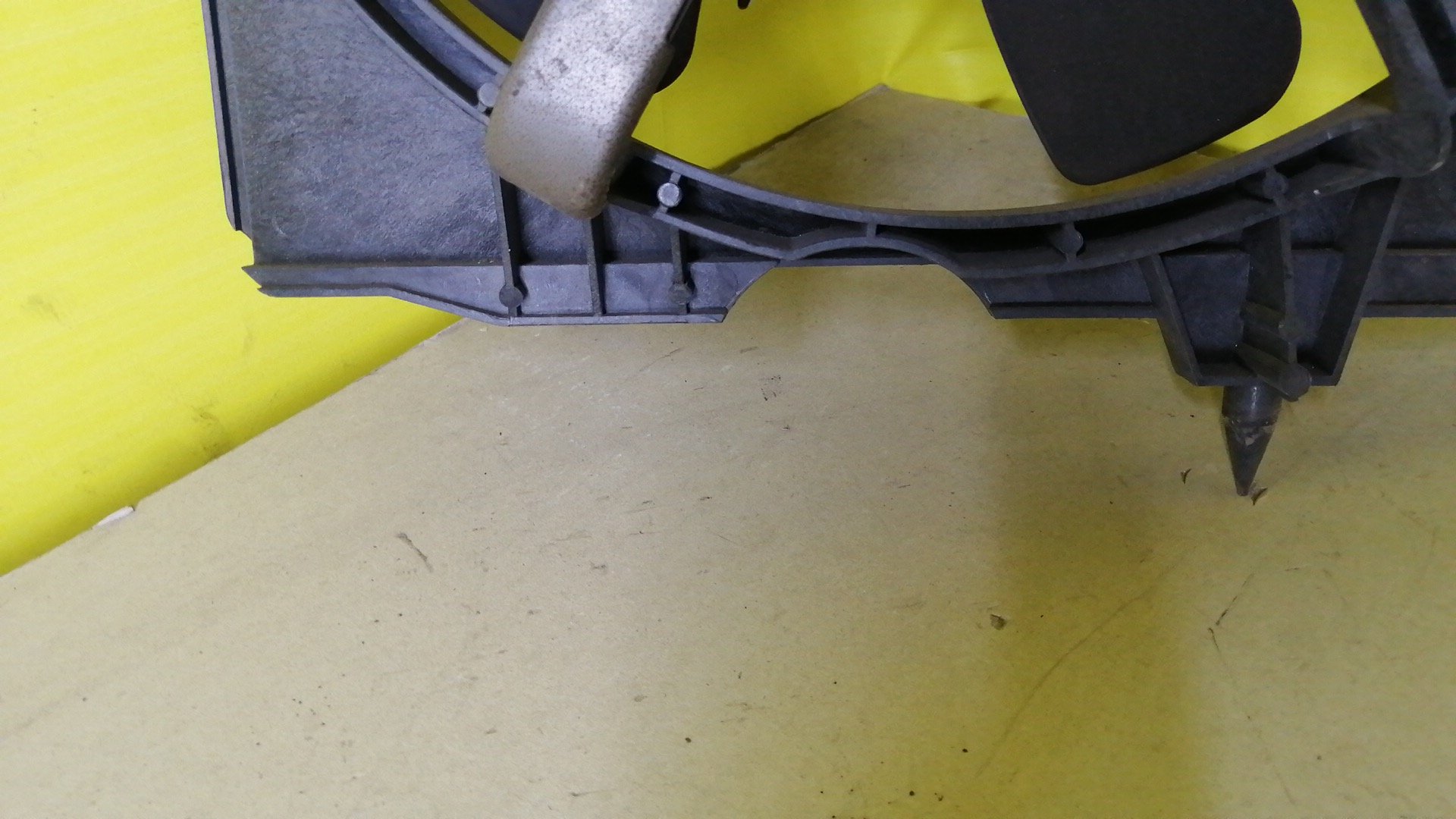 ДИФФУЗОР РАДИАТОРА/MAZ/FAMILIA/FAMILIA WAGON/PREMACY/BJ3P/BJ5P/BJ5W/BJ8W/BJFP/BJFW/CP8W/CPEW/FP-DE/FS-DE/ZL-DE/R