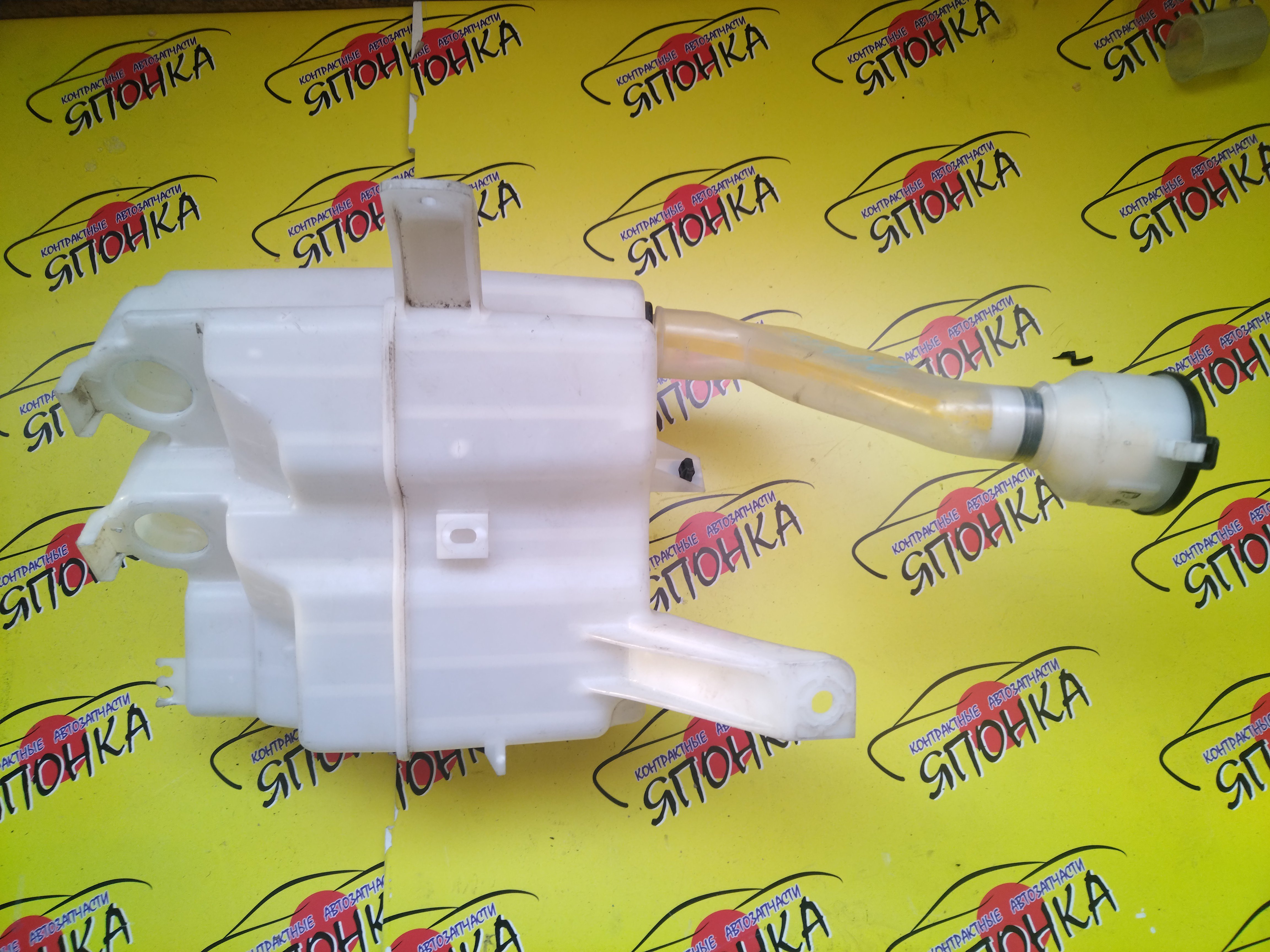 БАЧОК ОМЫВАТЕЛЯ СТЕКОЛ/TOY/PRIUS/ZVW30/3 МОТОРЧИКА