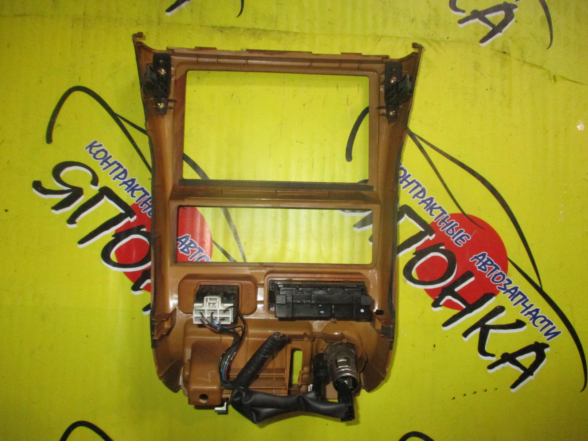 КОНСОЛЬ/NIS/BLUEBIERD SILPHY/QG10/QNG10/TG10/ЦЕНТРАЛЬНАЯ/1 МОДЕЛЬ