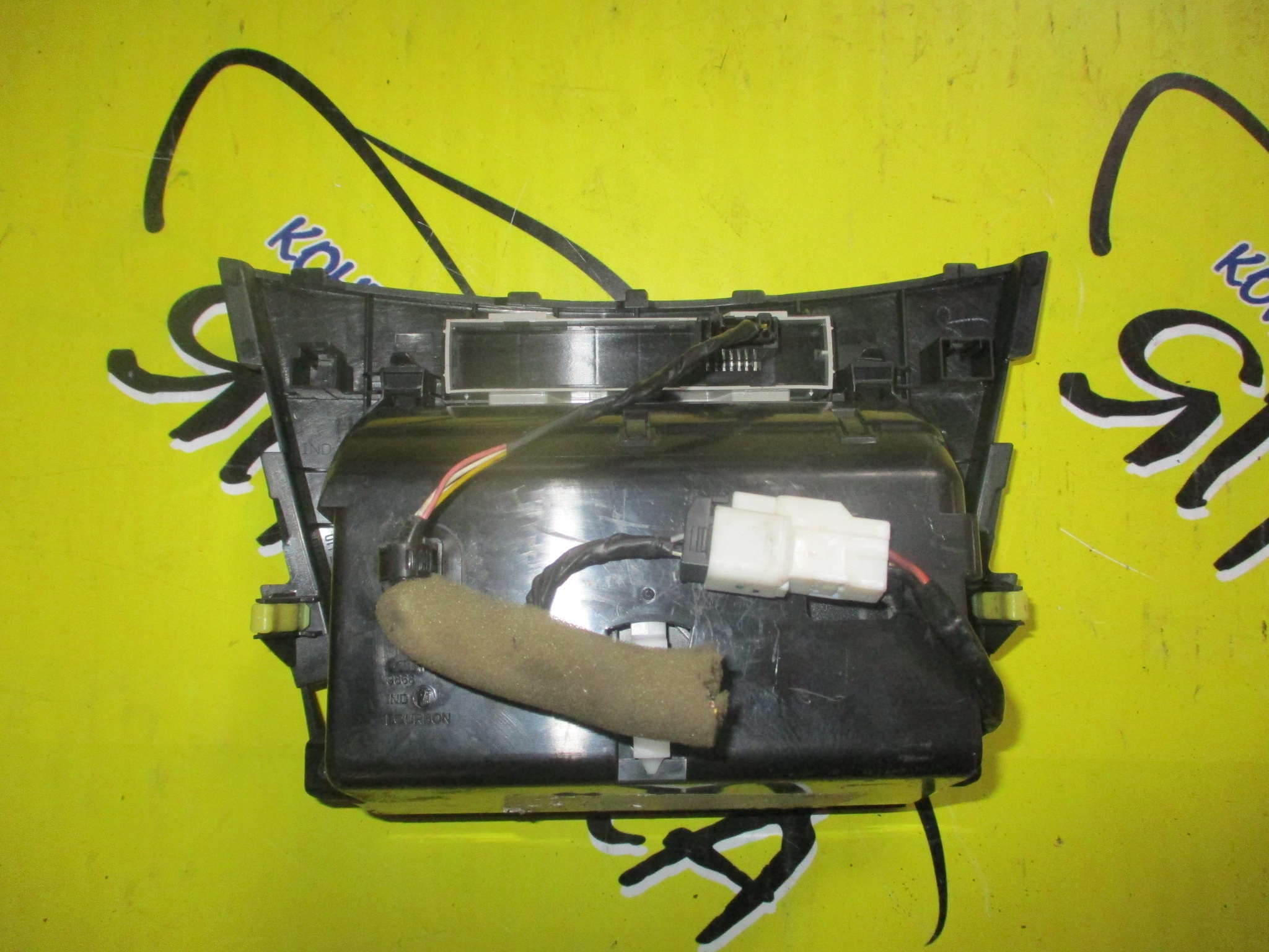 ПЕПЕЛЬНИЦА/TOY/AVENSIS/AVENSIS WAGON/ZRT270/ZRT271/ZRT272/С ПРИКУРИВАТЕЛЕМ