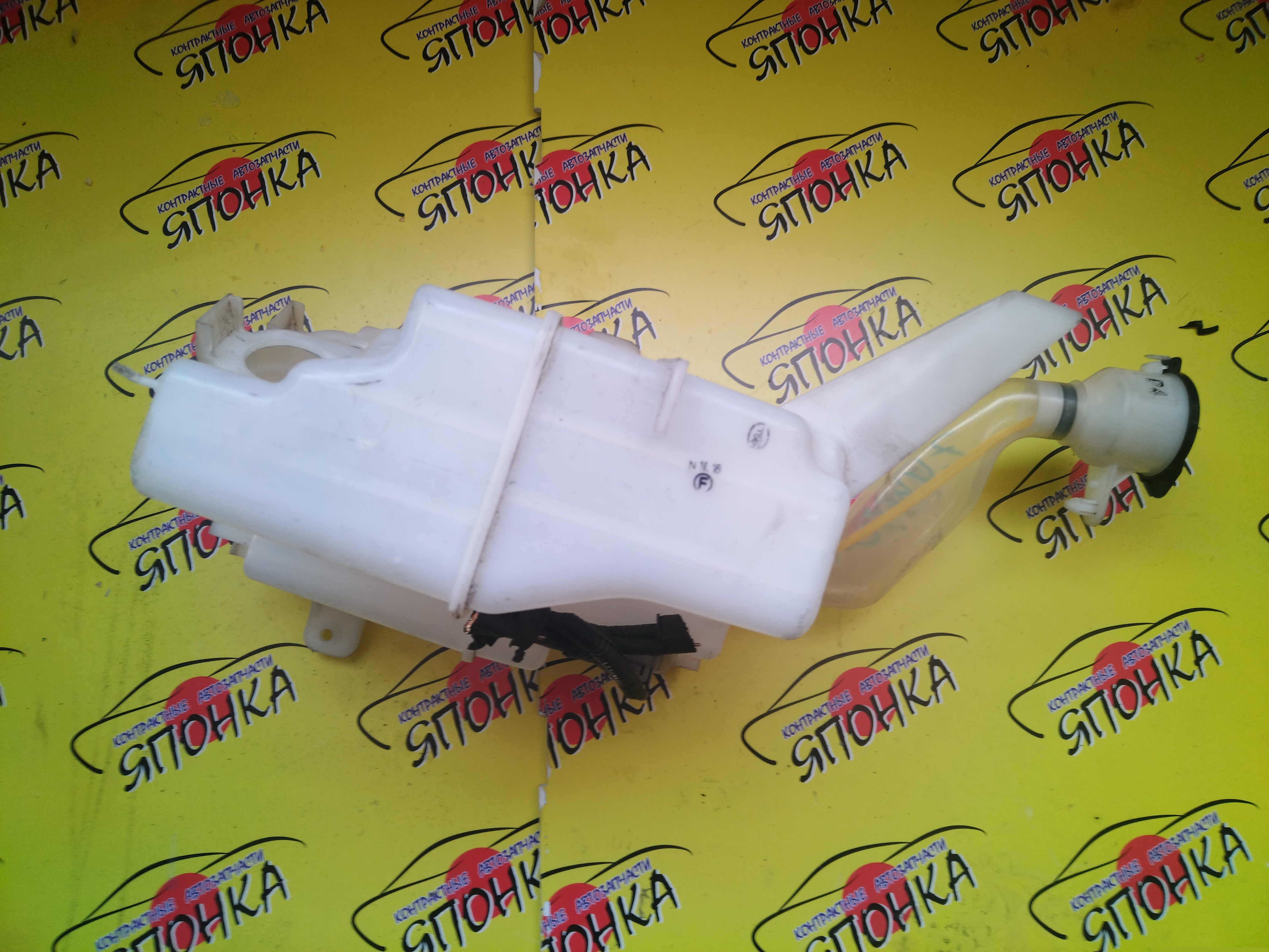 БАЧОК ОМЫВАТЕЛЯ СТЕКОЛ/TOY/PRIUS/ZVW30/3 МОТОРЧИКА