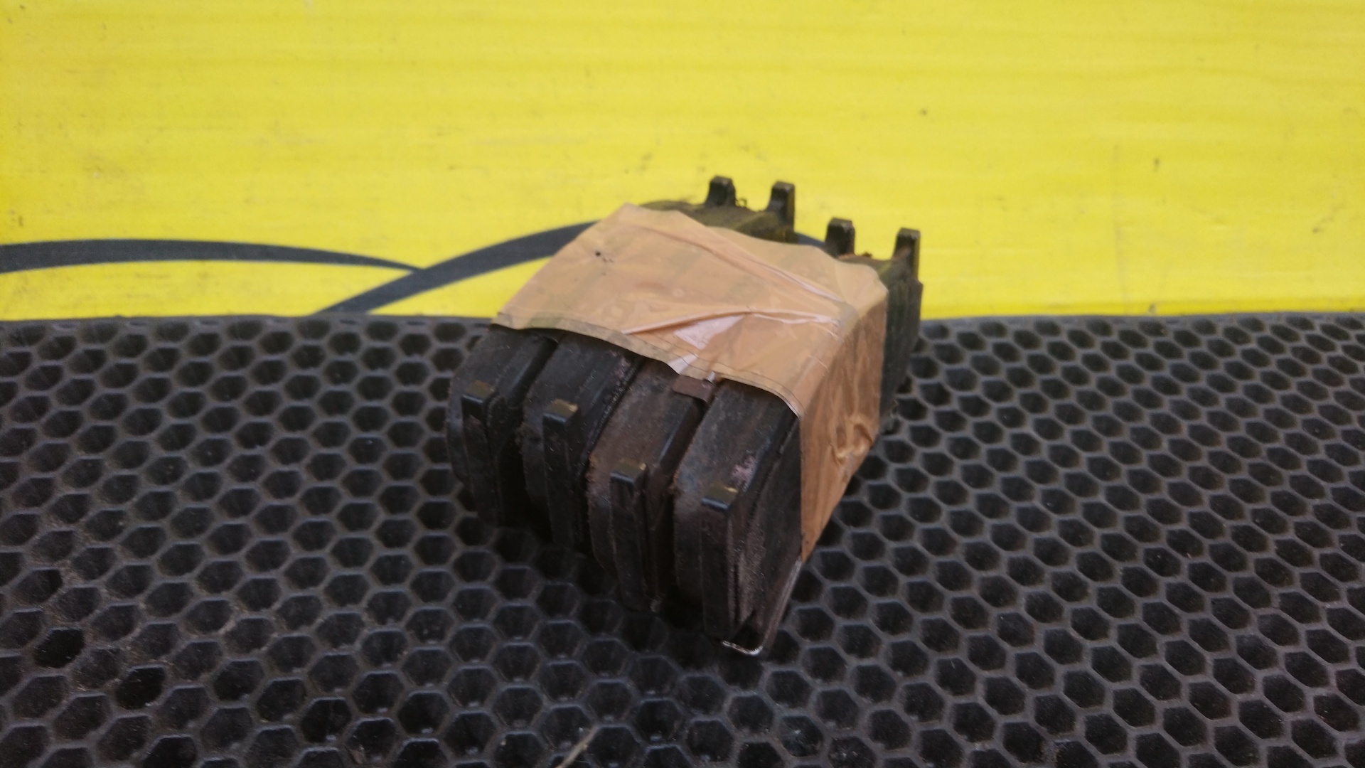 ТОРМОЗНЫЕ КОЛОДКИ/NIS/MARCH/CUBE/Z10/K11/F/СУППОРТ БЕЗ СКОБЫ