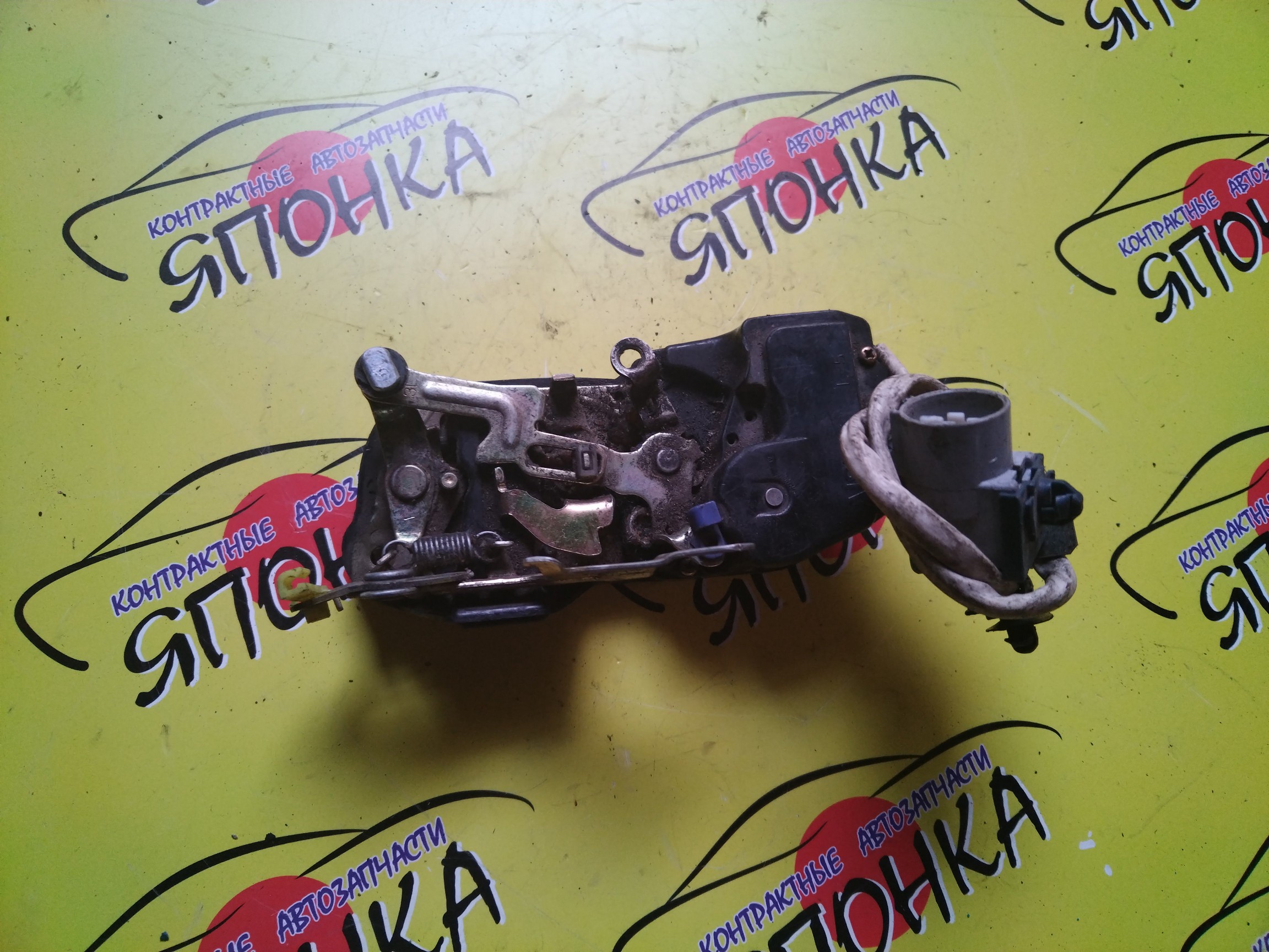 ЗАМОК ДВЕРИ/TOY/COROLLA/SPRINTER/AE100/CE100/EE100/F/L