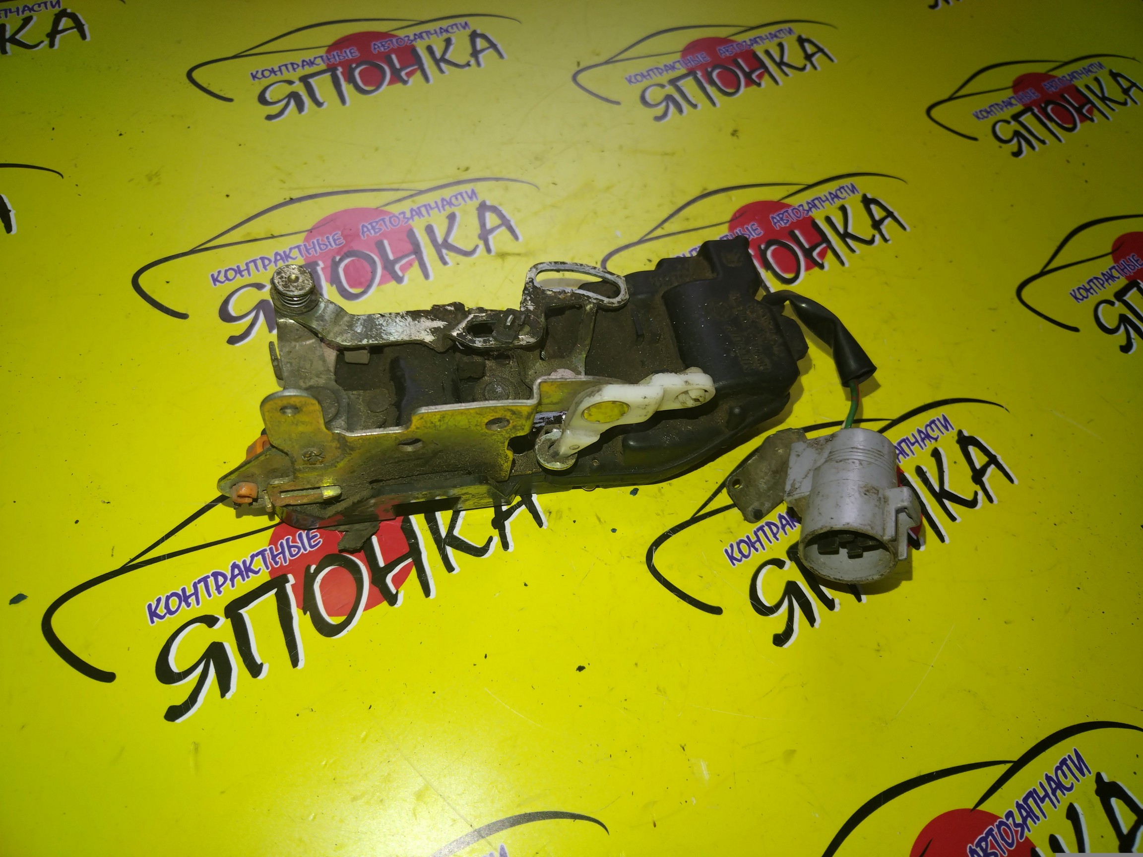 ЗАМОК ДВЕРИ/TOY/COROLLA CERES/SPRINTER MARINO/AE100/AE101/F/L