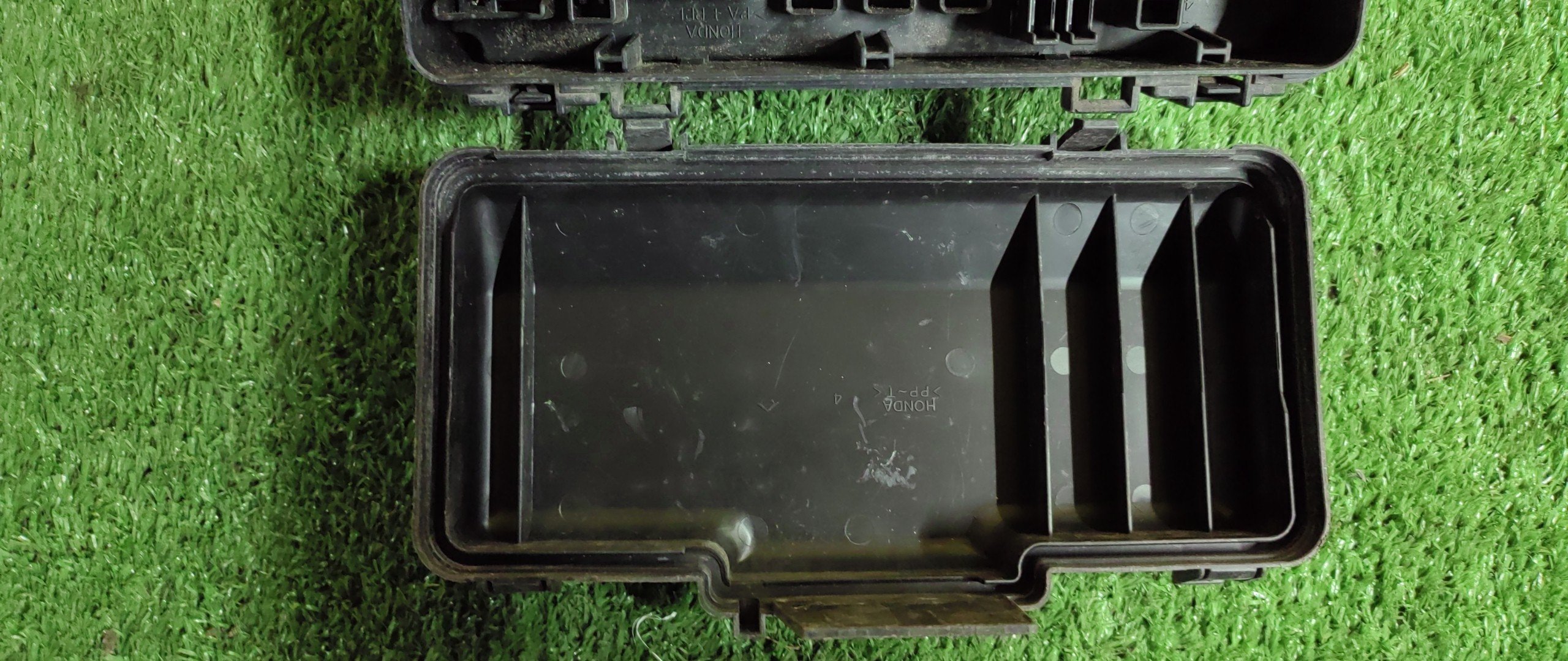 БЛОК ПРЕДОХРАНИТЕЛЕЙ ПОД КАПОТ/HON/ACCORD/AVANCIER/HR-V/INSPIRE/SABER/TORNEO/CF3/CF4/CF5/CF6/CF7/CH9/CL1/CL2/CL3/GH1/GH2/GH3/GH4/TA1/TA2/TA3/TA4/UA4/UA5/D16A/F18B/F20B/F23A/H22A/H23A/J25A/J30A/J32A/БОЛЬШОЙ