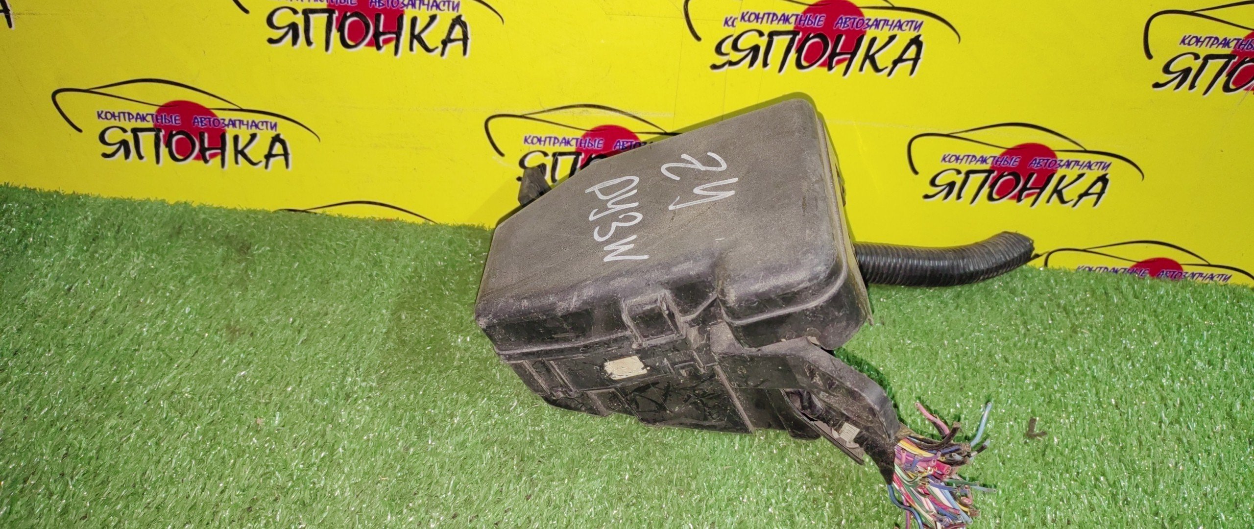 БЛОК ПРЕДОХРАНИТЕЛЕЙ ПОД КАПОТ/MAZ/DEMIO/DY3W/DY5W/ZY