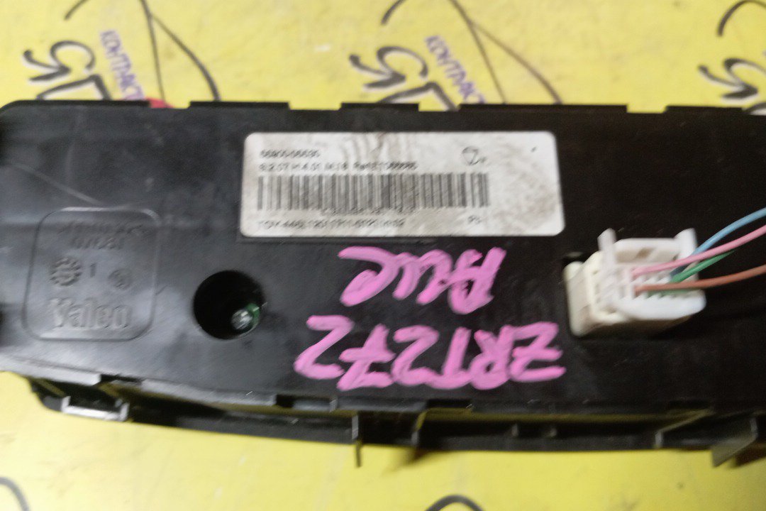 БЛОК КЛИМАТ-КОНТРОЛЯ/TOY/AVENSIS/ZRT272W