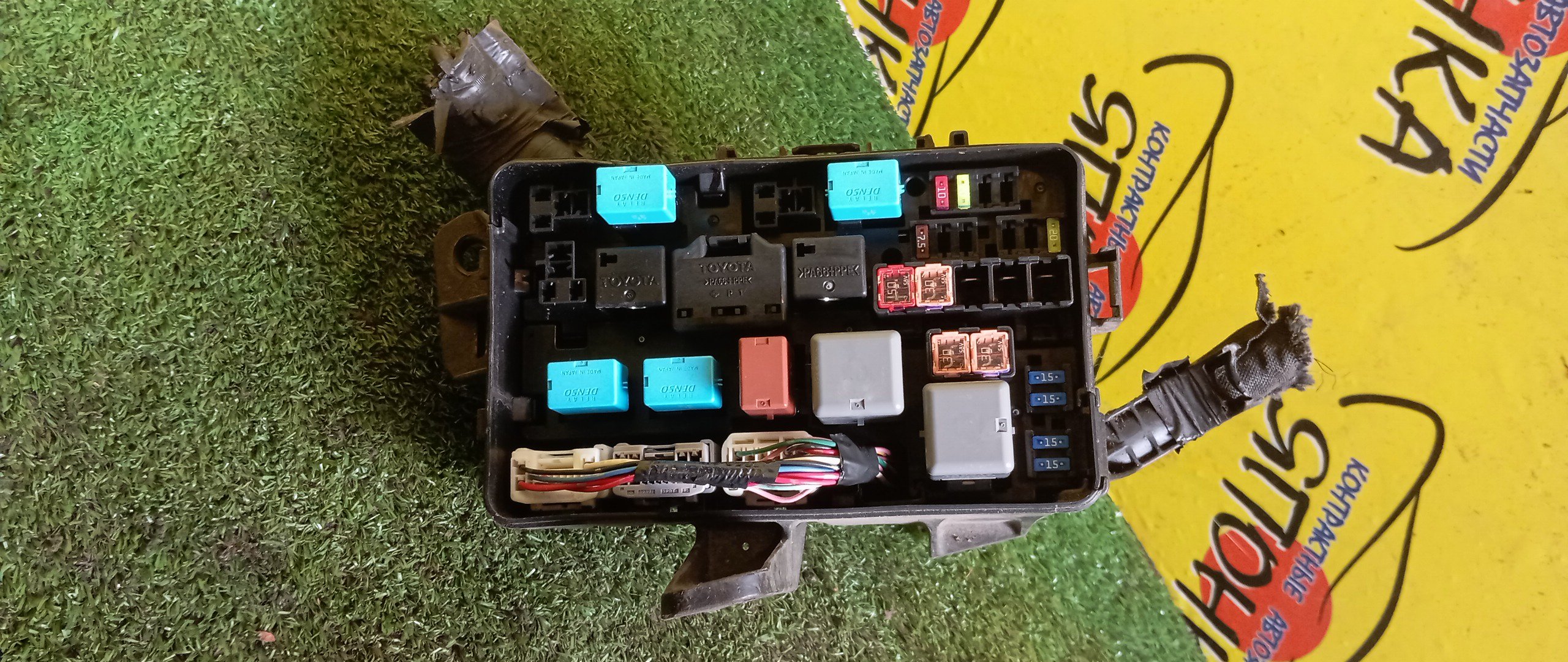 БЛОК ПРЕДОХРАНИТЕЛЕЙ ПОД КАПОТ/TOY/NOAH/VOXY/2ZRFAE/3ZRFAE/3ZRFE/ZRR70G/ZRR70W/ZRR75G/ZRR75W