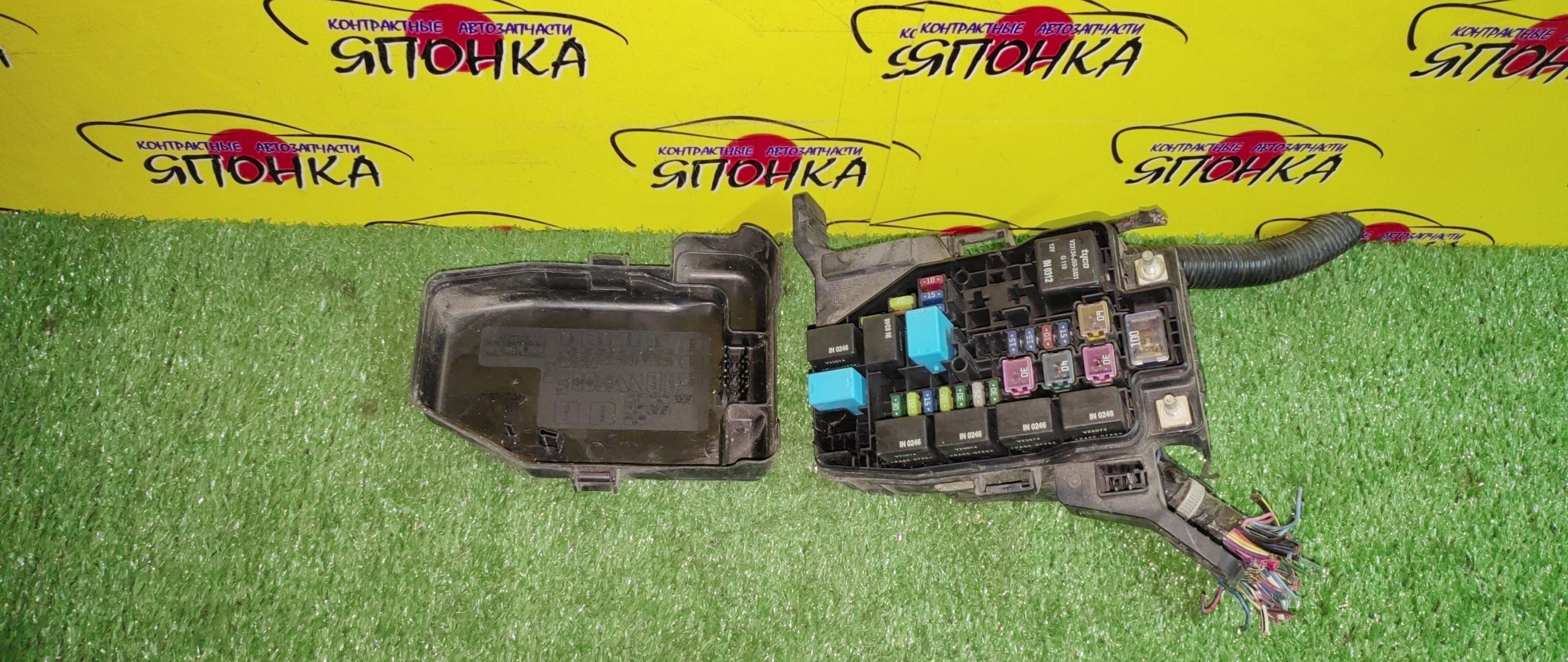 БЛОК ПРЕДОХРАНИТЕЛЕЙ ПОД КАПОТ/MAZ/DEMIO/DY3W/DY5W/ZY