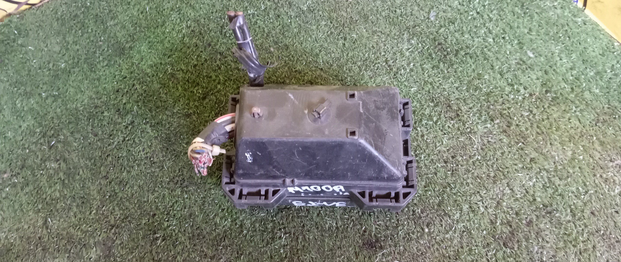 БЛОК ПРЕДОХРАНИТЕЛЕЙ ПОД КАПОТ/TOY/DAIHATSU CAMI/DUET/PYZAR/SIRION/STORIA/TERIOS/YRV/G301G/G303G/G311G/G313G/J100G/J102G/J122G/M100A/M101A/M110A/M111A/M200G/M201G/M211G/БОЛЬШОЙ