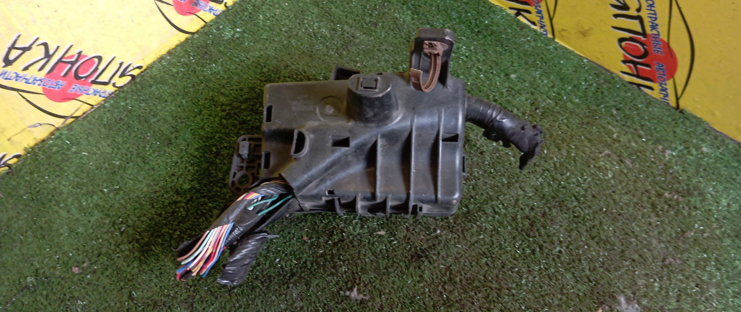 БЛОК ПРЕДОХРАНИТЕЛЕЙ ПОД КАПОТ/TOY/NOAH/VOXY/2ZRFAE/3ZRFAE/3ZRFE/ZRR70G/ZRR70W/ZRR75G/ZRR75W