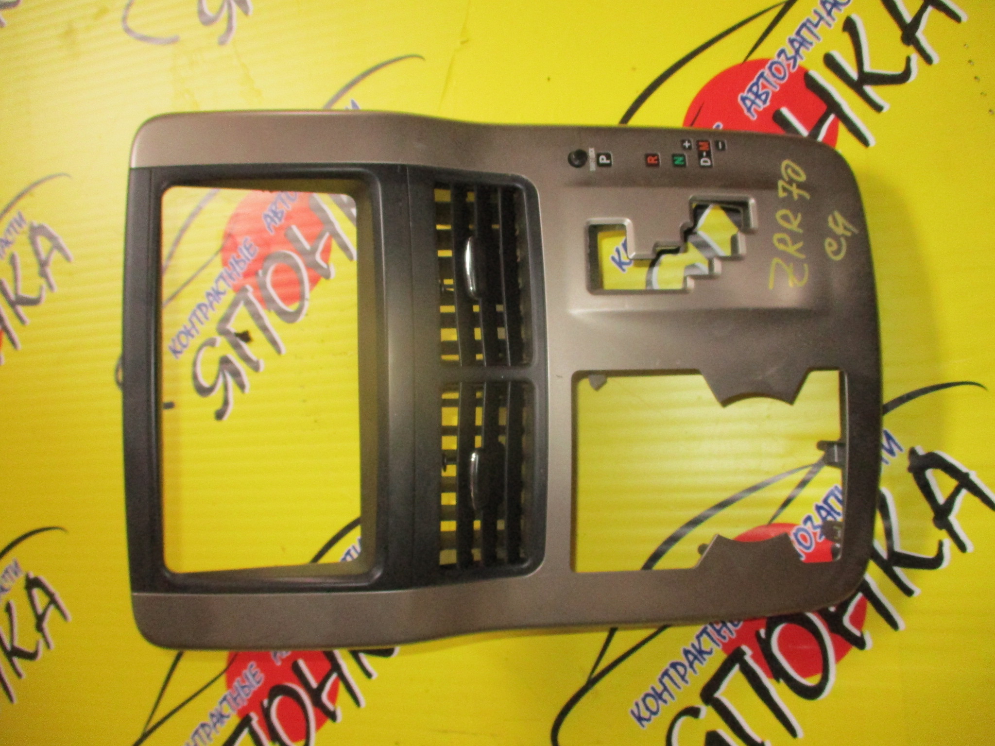 КОНСОЛЬ МАГНИТОФОНА/TOY/NOAH/VOXY/ZRR70/ZRR75