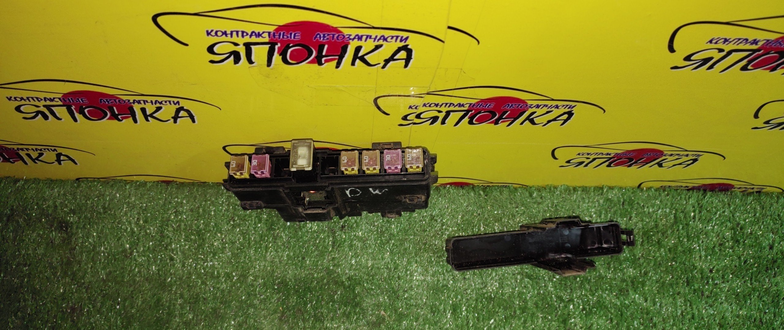 БЛОК ПРЕДОХРАНИТЕЛЕЙ ПОД КАПОТ/MAZ/DEMIO/DY3W/DY5W/ZY