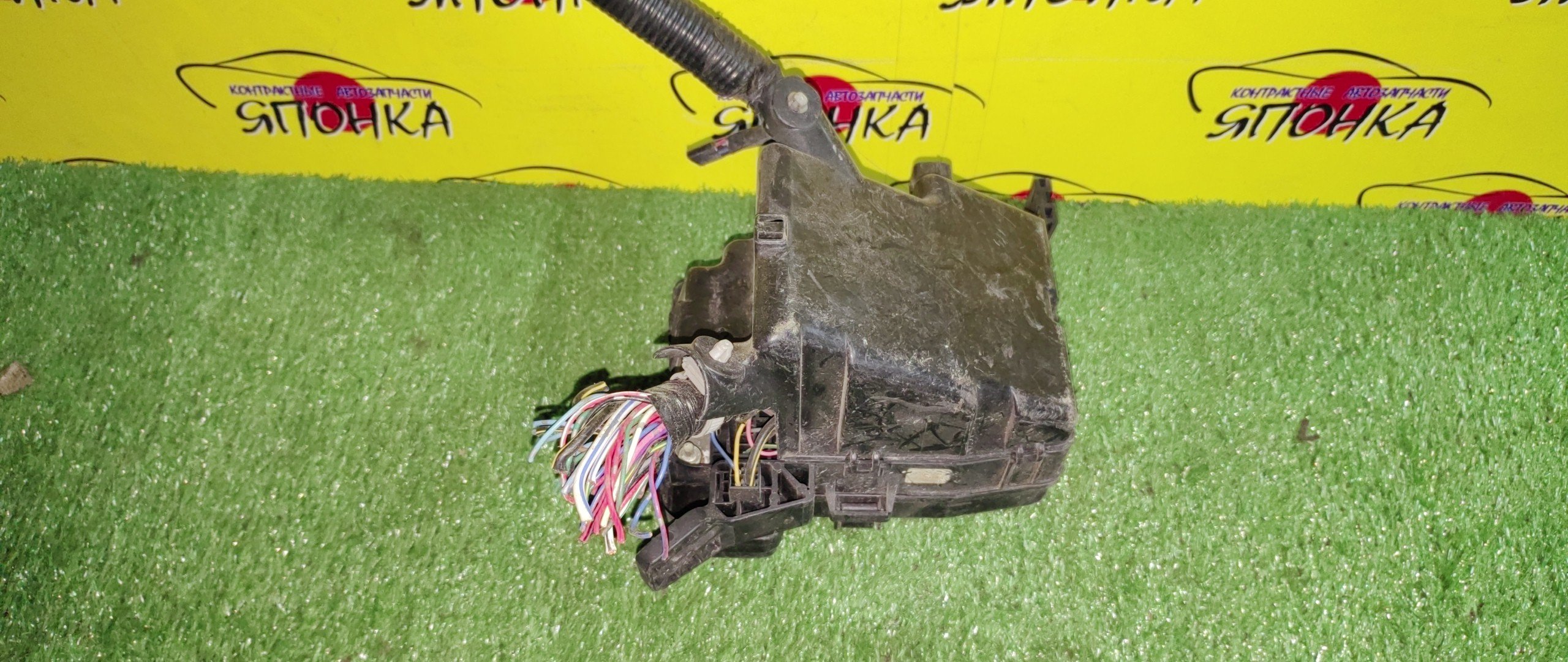 БЛОК ПРЕДОХРАНИТЕЛЕЙ ПОД КАПОТ/MAZ/DEMIO/DY3W/DY5W/ZY