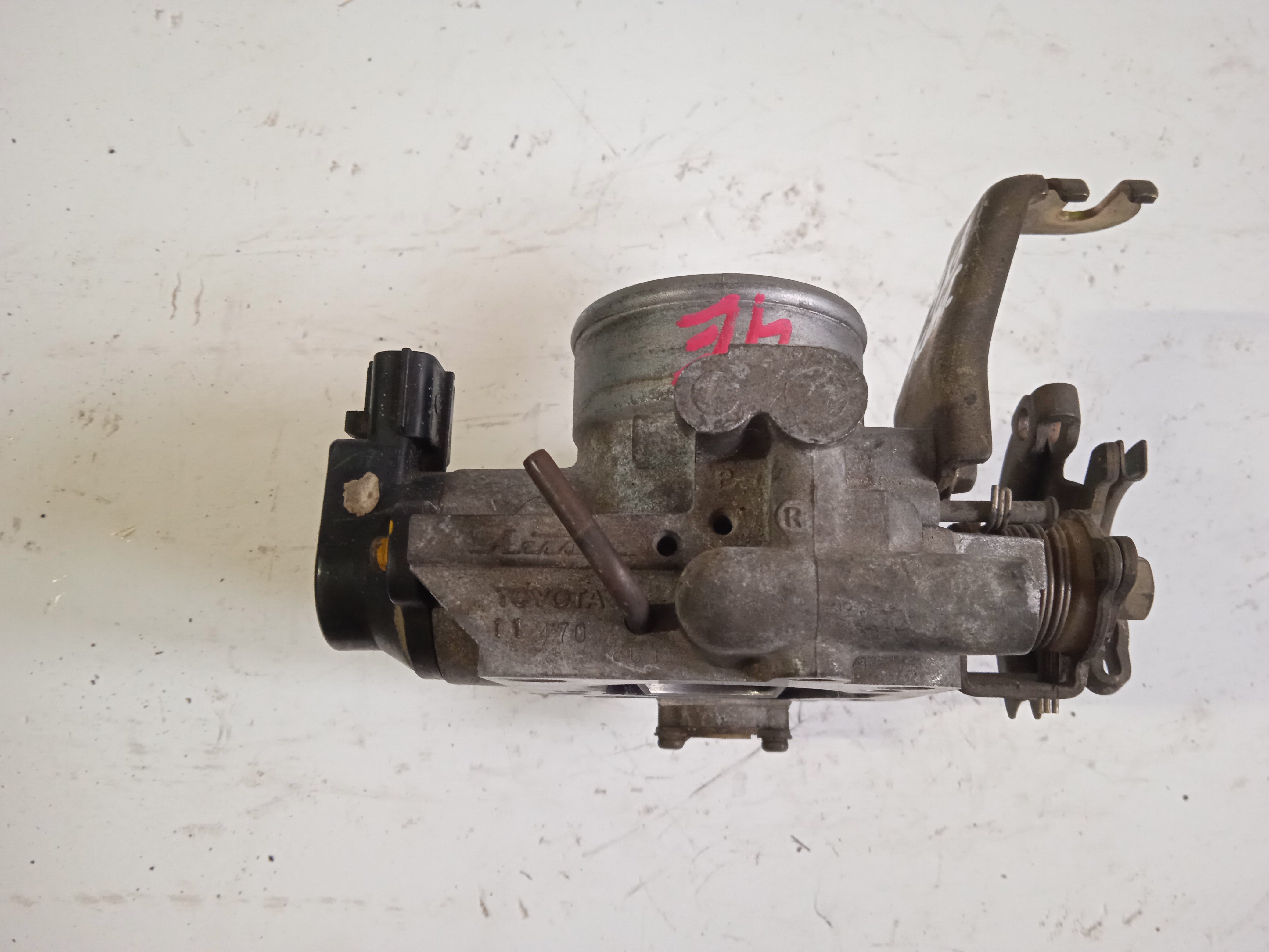 ЗАСЛОНКА ДРОССЕЛЬНАЯ/TOY/4E-FE/5E-FE/COROLLA II/CORSA/CYNOS/STARLET/TERCEL/CALDINA/COROLLA/RAUM/SPRINTER/EL51/EL52/EL52C/EP91/EP95/ET196/EE101/EE102V/EE103V/EE104G/EE111/EL53/EL55/ET196V/EXZ10/EXZ15/КЛАПАН ХХ СЕРЫЙ/4 БОЛЬШ И 1 МАЛ ТРУБКА