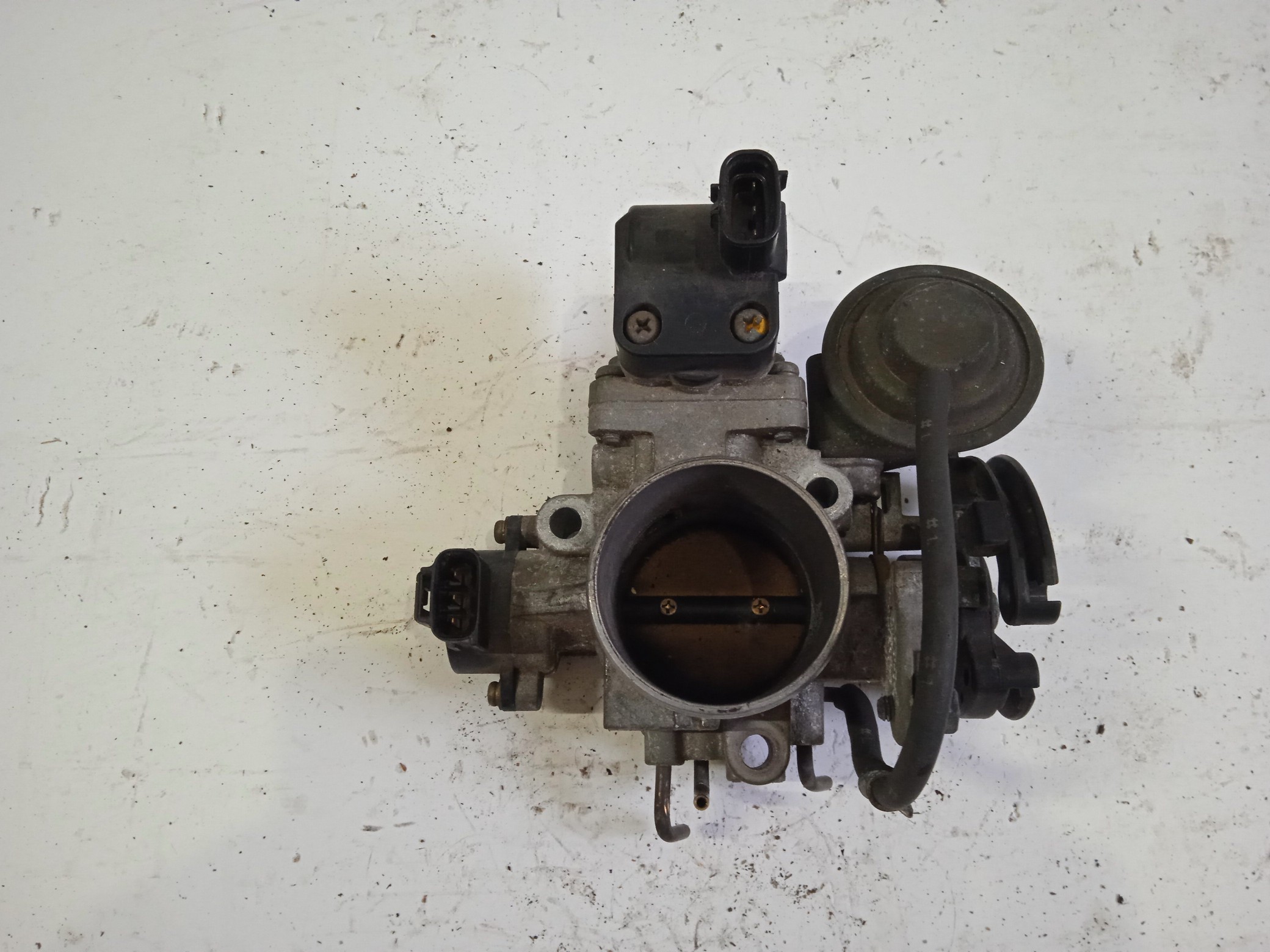 ЗАСЛОНКА ДРОССЕЛЬНАЯ/TOY/3S-FE/4S-FE/AVENSIS/CALDINA/CAMRY/CARINA/CORONA/CORONA PREMIO/RAV4/VISTA/ST191/ST195/ST210/ST215/ST220/SV41/SV42/SV43/SV55/SXA10/SXA11/SXA15/SXA16/3 БОЛТА С ВАКУУМОМ/3 БОЛЬШ И 4 МАЛ ТРУБКИ/222107A770