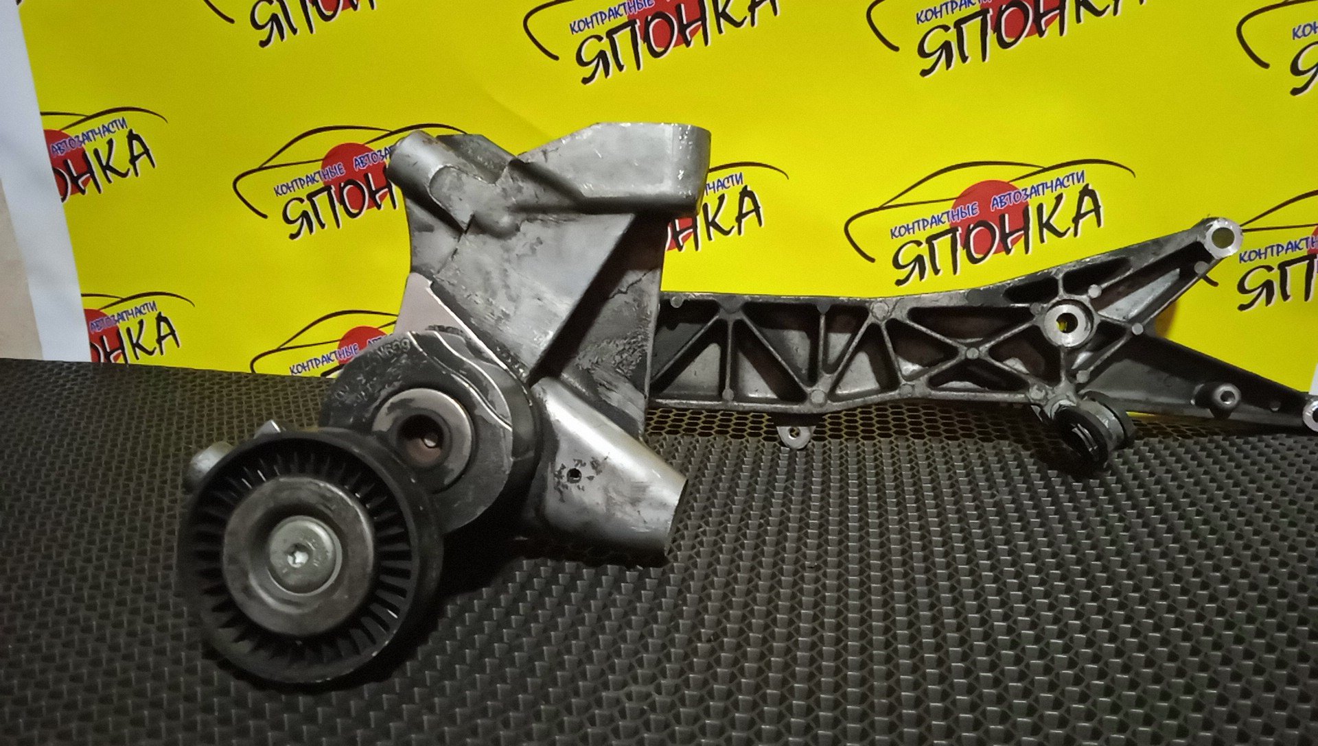 РОЛИК НАТЯЖНОЙ/LR/B5254T2/B5254T9/B6294T/B6324S/B6324S5/B8444S/D5244T/D5244T18/D5244T4/D5244T5/XC90/FREELANDER/L359/C24/C91/C59/С КРЕПЛЕНИЕМ/30711586