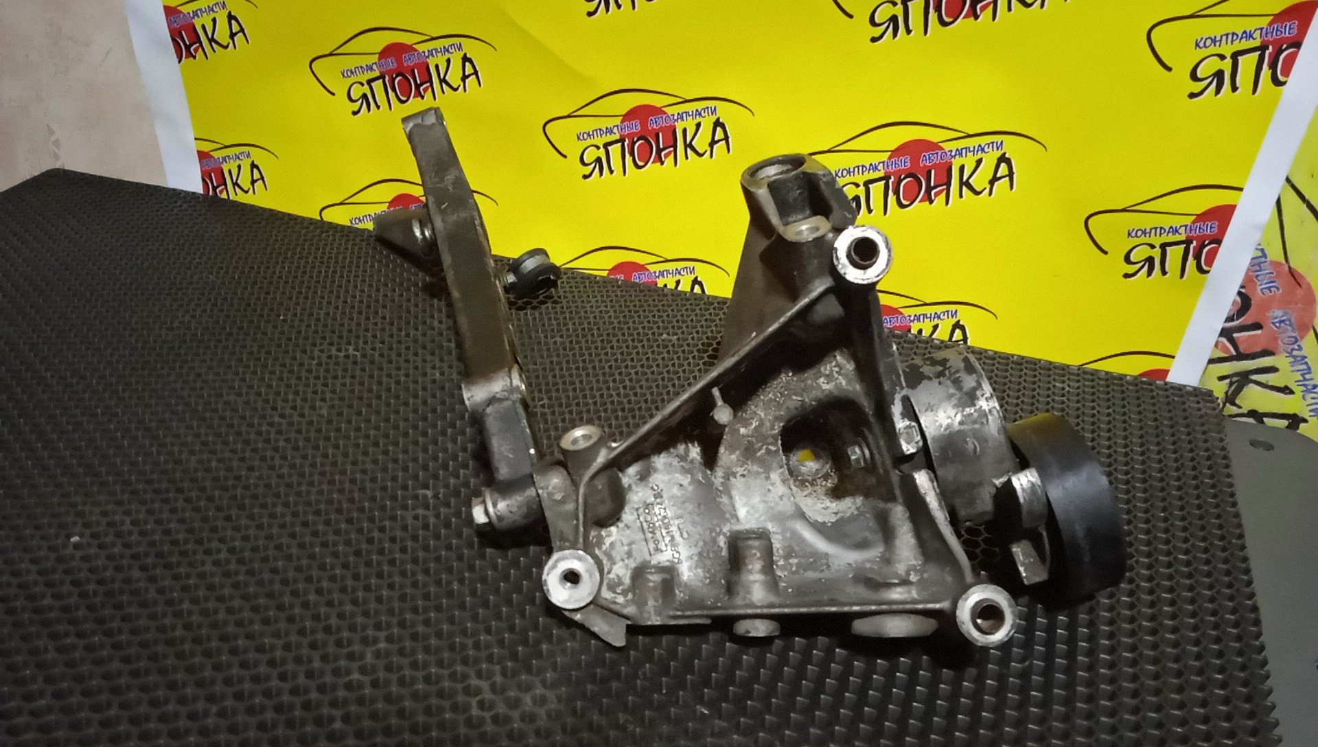 РОЛИК НАТЯЖНОЙ/LR/B5254T2/B5254T9/B6294T/B6324S/B6324S5/B8444S/D5244T/D5244T18/D5244T4/D5244T5/XC90/FREELANDER/L359/C24/C91/C59/С КРЕПЛЕНИЕМ/30711586