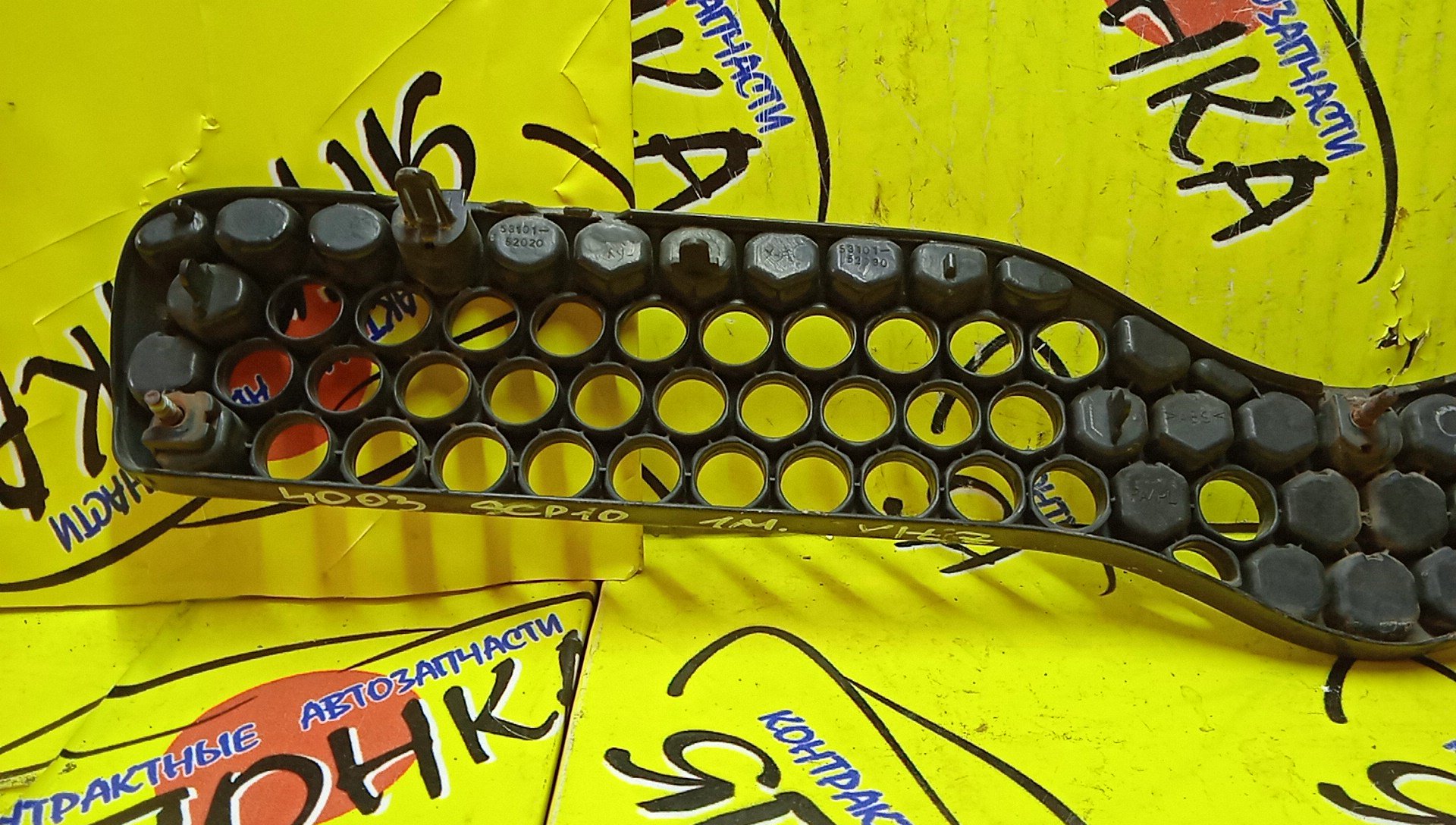 РЕШЕТКА РАДИАТОРА/TOY/VITZ/NCP10/NCP13/NCP15/SCP10/SCP13/1 МОДЕЛЬ/5310152010/5310152020