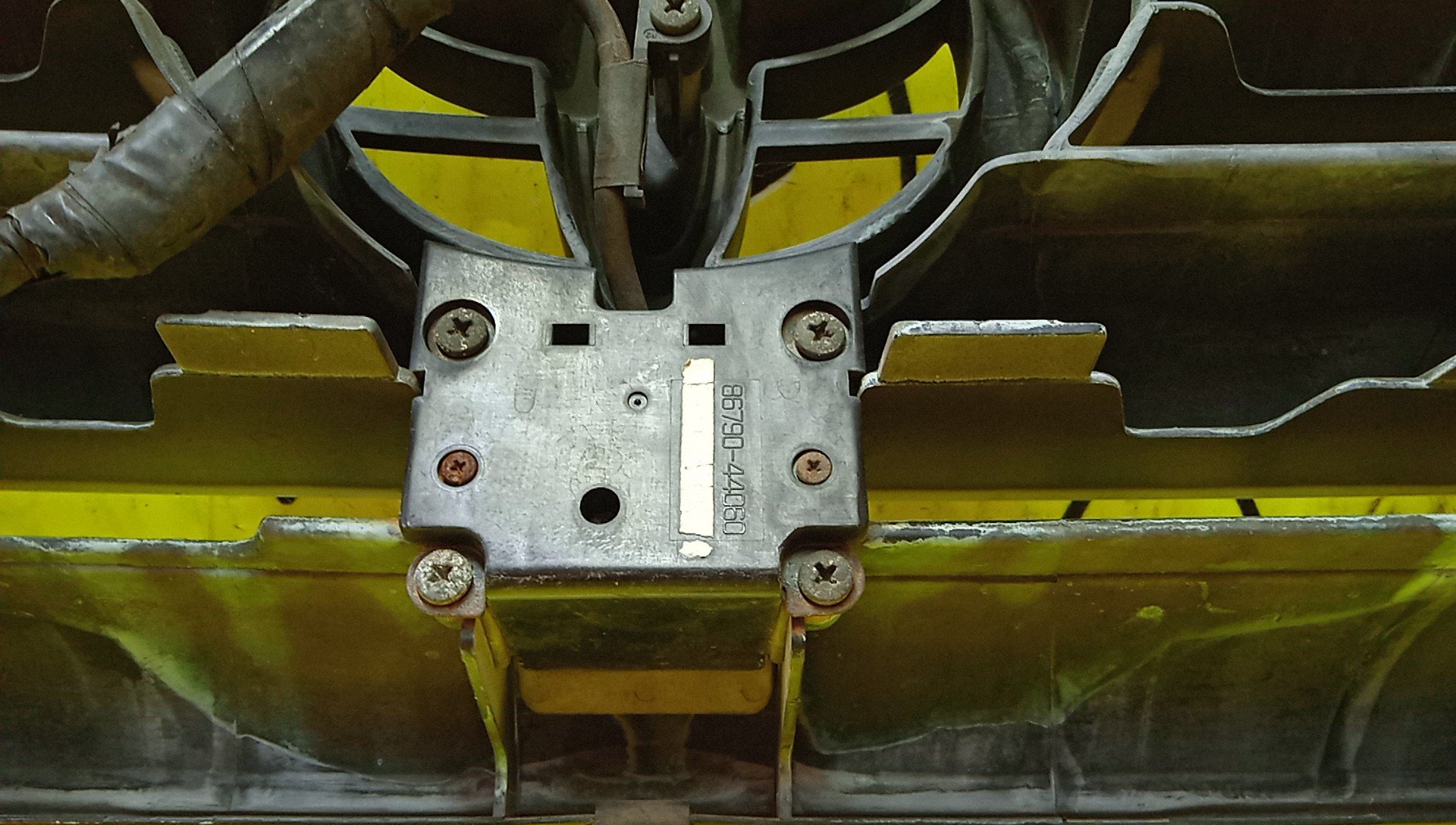 РЕШЕТКА РАДИАТОРА/TOY/IPSUM/ACM21/ACM26/КАМЕРА/1 МОДЕЛЬ/5311144110