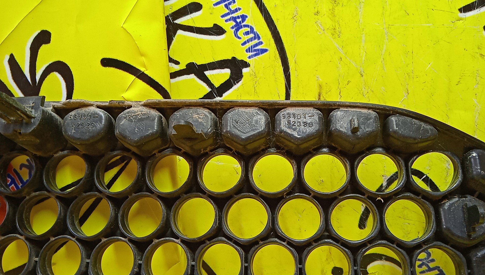 РЕШЕТКА РАДИАТОРА/TOY/VITZ/NCP10/NCP13/NCP15/SCP10/SCP13/1 МОДЕЛЬ/УЦЕНКА/5310152010/5310152020