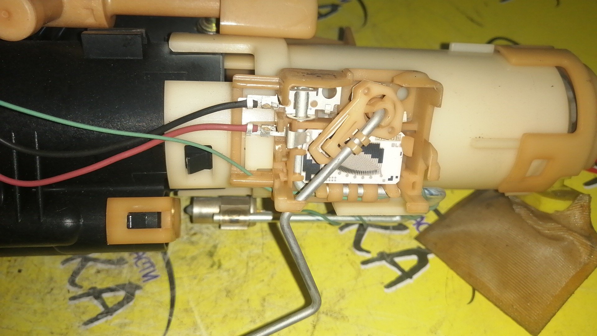 КОРПУС БЕНЗОНАСОСА/MMC/PAJERO IO/H61W/H62W/H66W/H67W/H71W/H72W/H76W/H77W/3ШТУЦЕРА