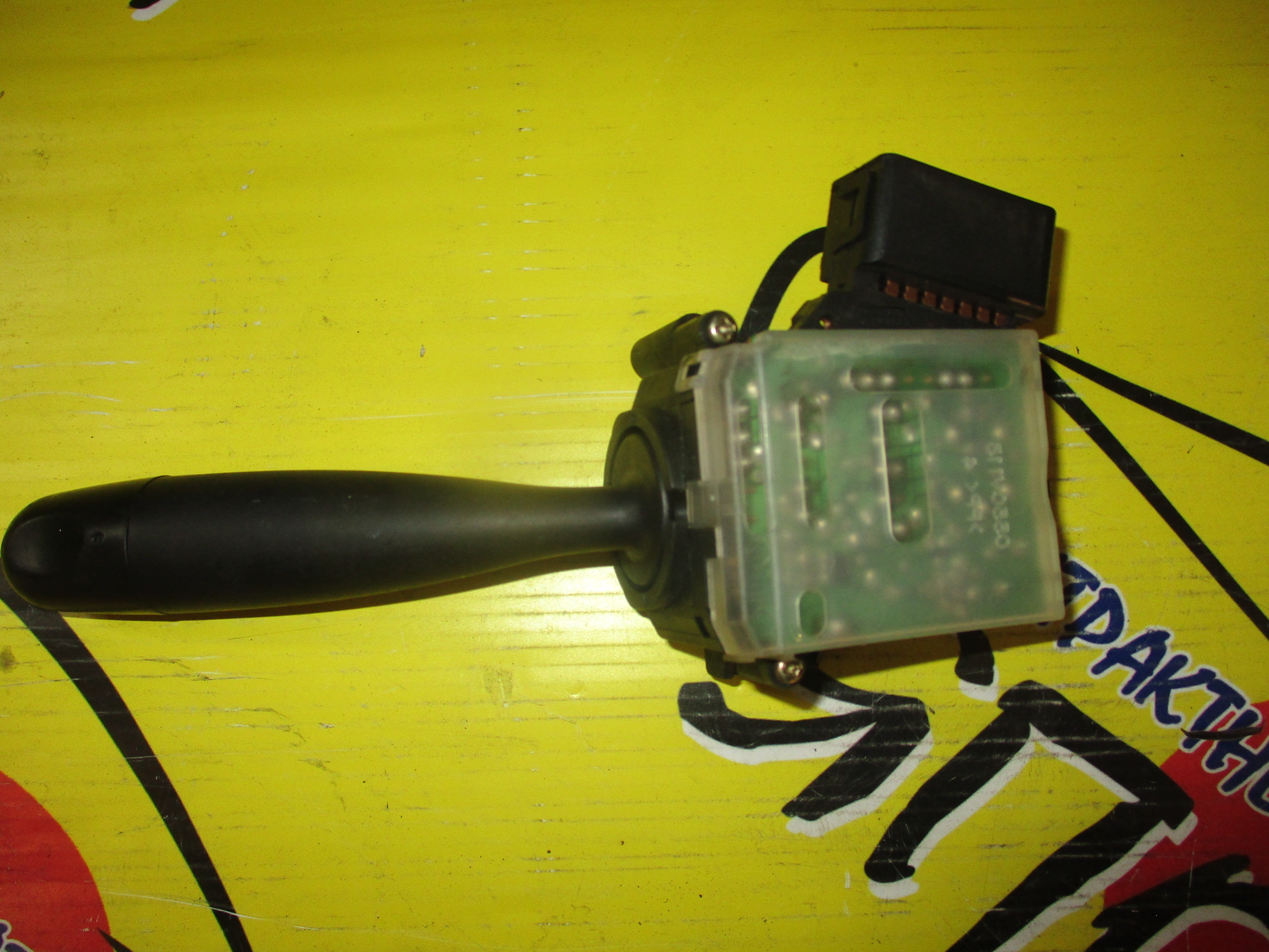 ГИТАРА/TOY/VITZ/SCP10/ВОДА(ЗАД. ДВОРН.)/КОНТ В 2 РЯДA