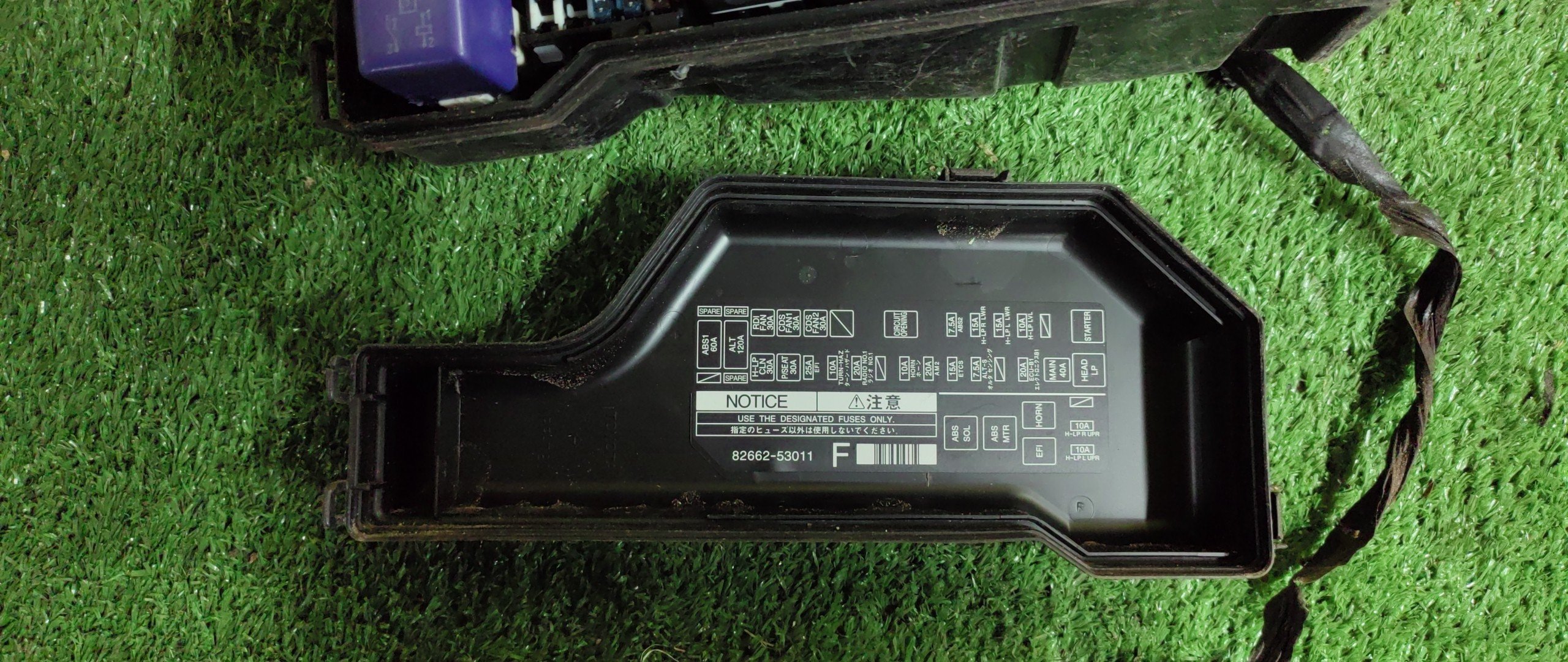 БЛОК ПРЕДОХРАНИТЕЛЕЙ ПОД КАПОТ/TOY/ALTEZZA/GXE10/SXE10/JCG10/JCG17/8266253011/БОЛЬШОЙ