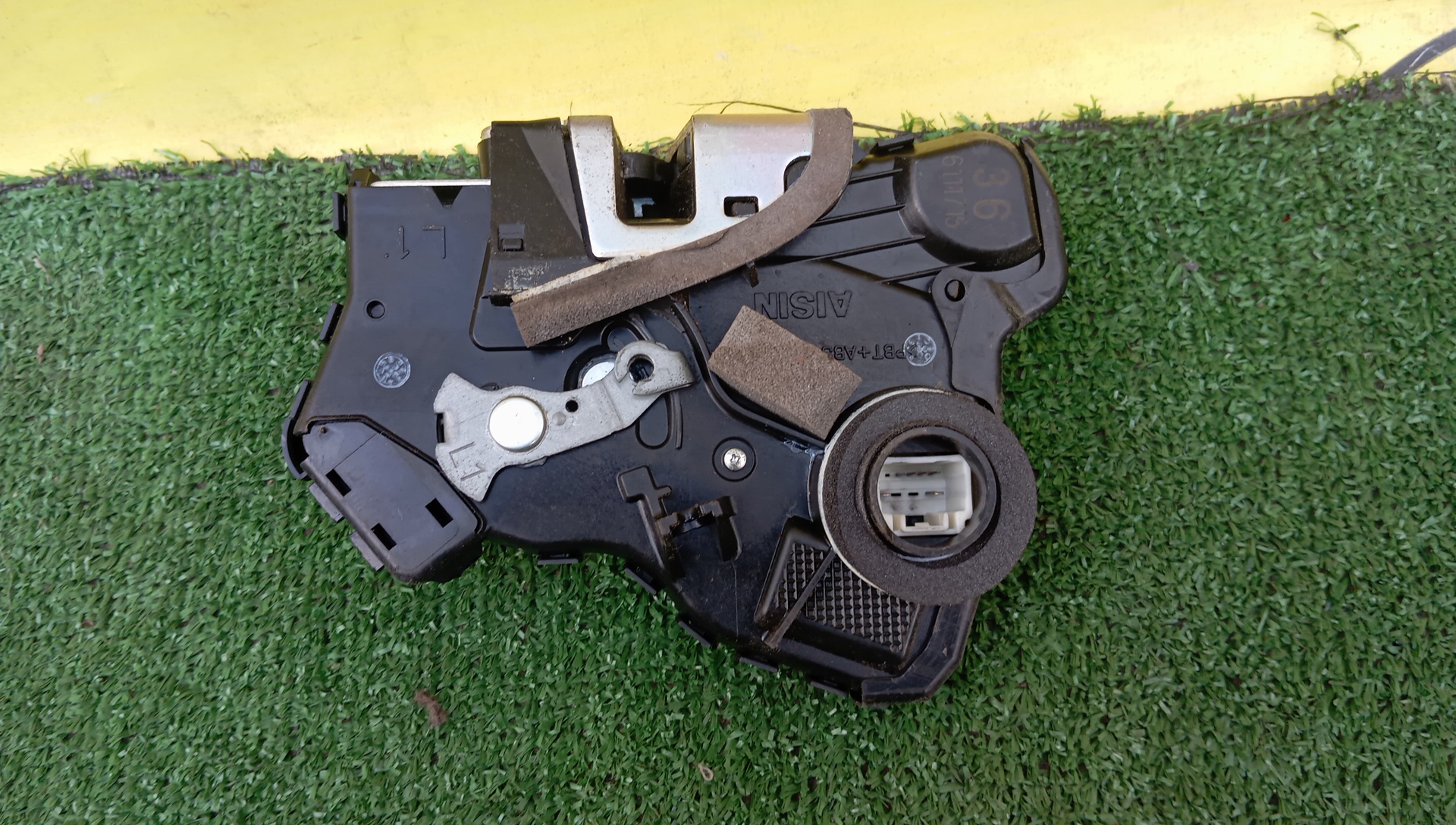 ЗАМОК ДВЕРИ/TOY/ALPHARD/HARRIER/LAND CRUISER PRADO/LEXUS RX300/LEXUS RX330/ANH10W/ANH15W/ATH10W/GRJ120/GRJ120W/GRJ121W/GRJ125/GSU30/GSU30W/GSU35/GSU35W/KDJ120/KDJ120W/KDJ121W/KDJ125L/KDJ125W/MCU30W/MCU31W/MCU33/MCU35/MCU35W/MCU36W/MCU38/MHU38W/MNH10W/MNH15W/F/L