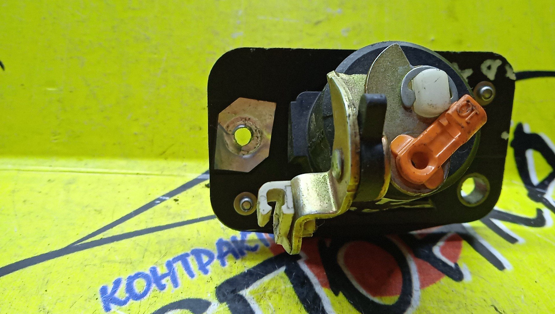 КНОПКА БАГАЖНИКА/TOY/CALDINA/AT211G/CT216G/ST210G/ST215G/ST215W/6905521060