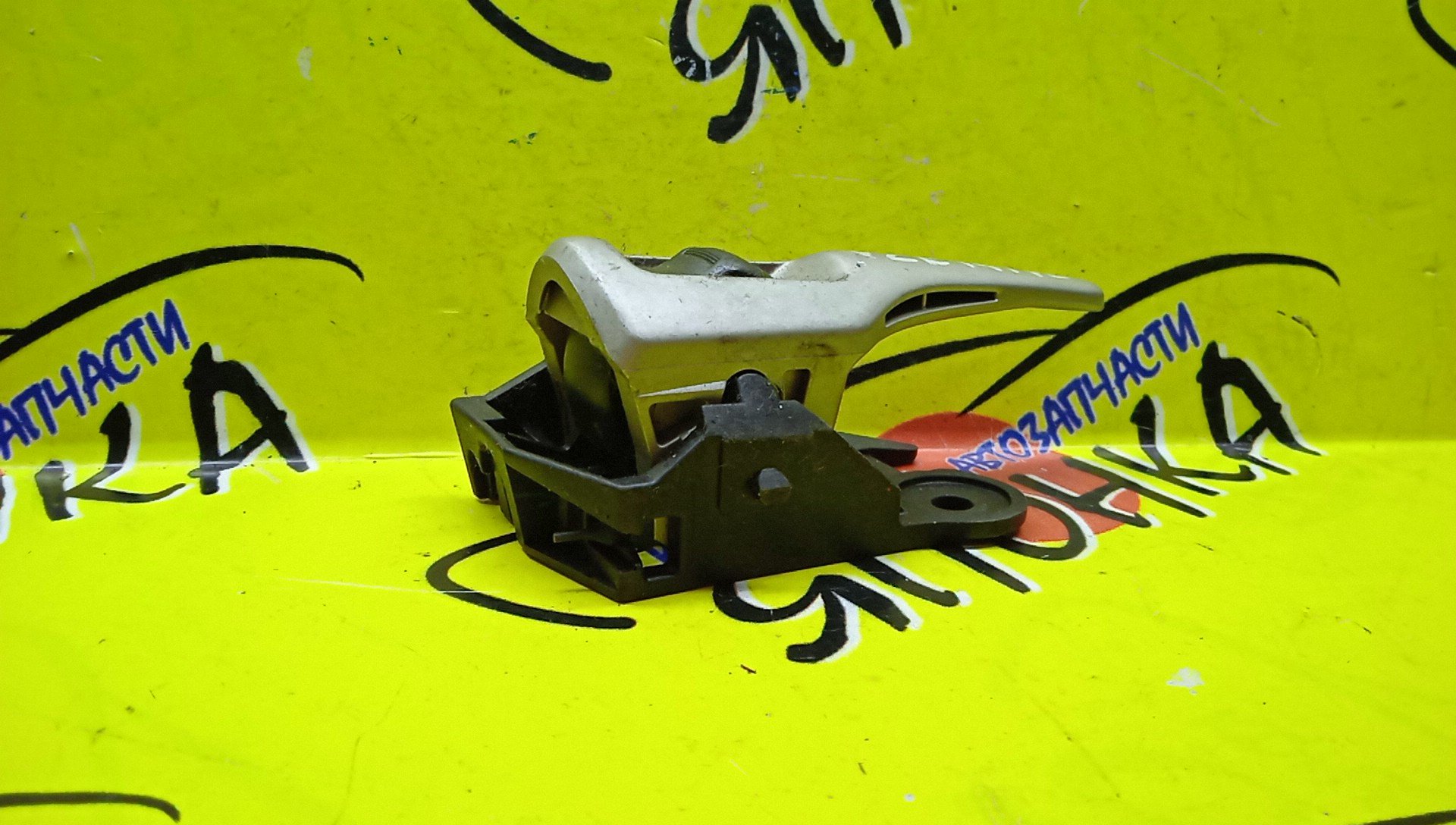 РУЧКА ДВЕРИ ВНУТРЕННЯЯ/TOY/FIELDER/E141/NZE144/L