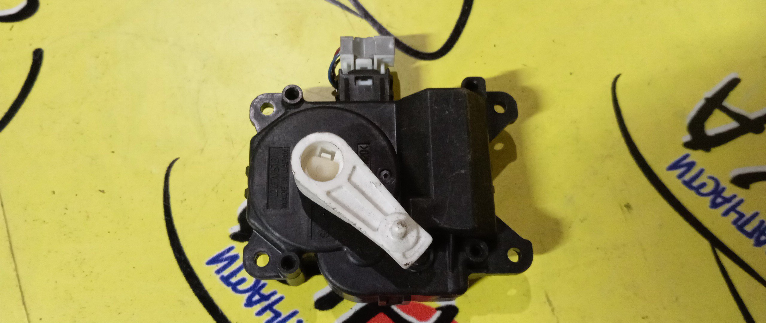 СЕРВОПРИВОД ЗАСЛОНОК ПЕЧКИ/TOY/FIELDER/RAV4/AURIS/VITZ/WISH/CAMRY/ALLION/PRIUS/NZE141/ACA20/NZE151/NCP90/ZRT260/ZGE20/ZRR70/ACV40/ZVW30/063800-0181