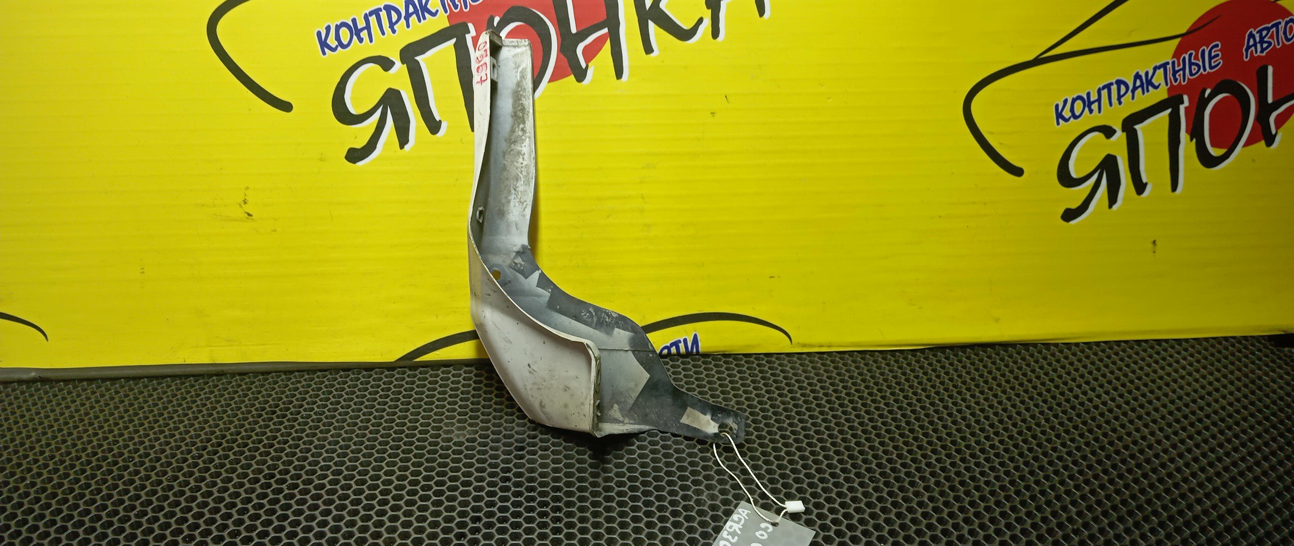 БРЫЗГОВИК/TOY/ESTIMA/ACR30/ACR40/MCR30/MCR40/B/R/СО СТОРОНЫ ДВЕРИ