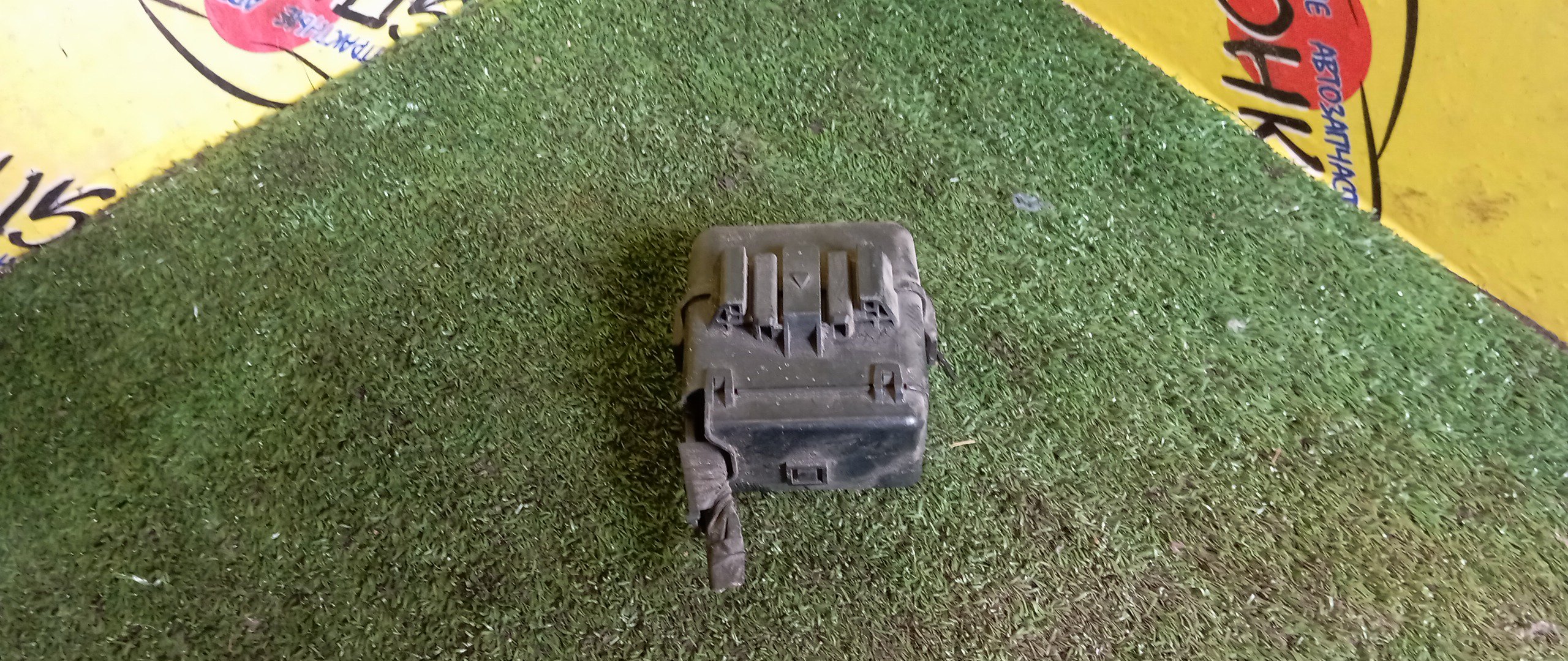 БЛОК ПРЕДОХРАНИТЕЛЕЙ ПОД КАПОТ/TOY/HARRIER/MCU30/МАЛЫЙ