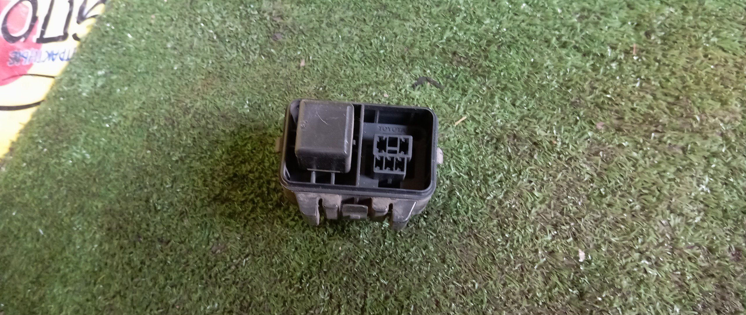 БЛОК ПРЕДОХРАНИТЕЛЕЙ ПОД КАПОТ/TOY/HARRIER/MCU30/МАЛЫЙ