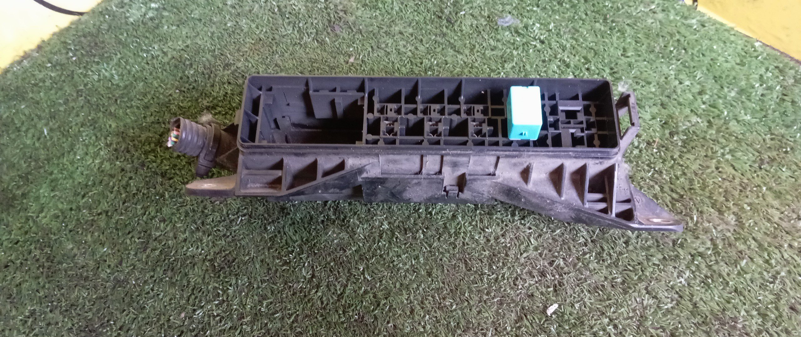 БЛОК ПРЕДОХРАНИТЕЛЕЙ ПОД КАПОТ/TOY/PRIUS/NHW20/1NZ-FXE/8274247020/МАЛЫЙ