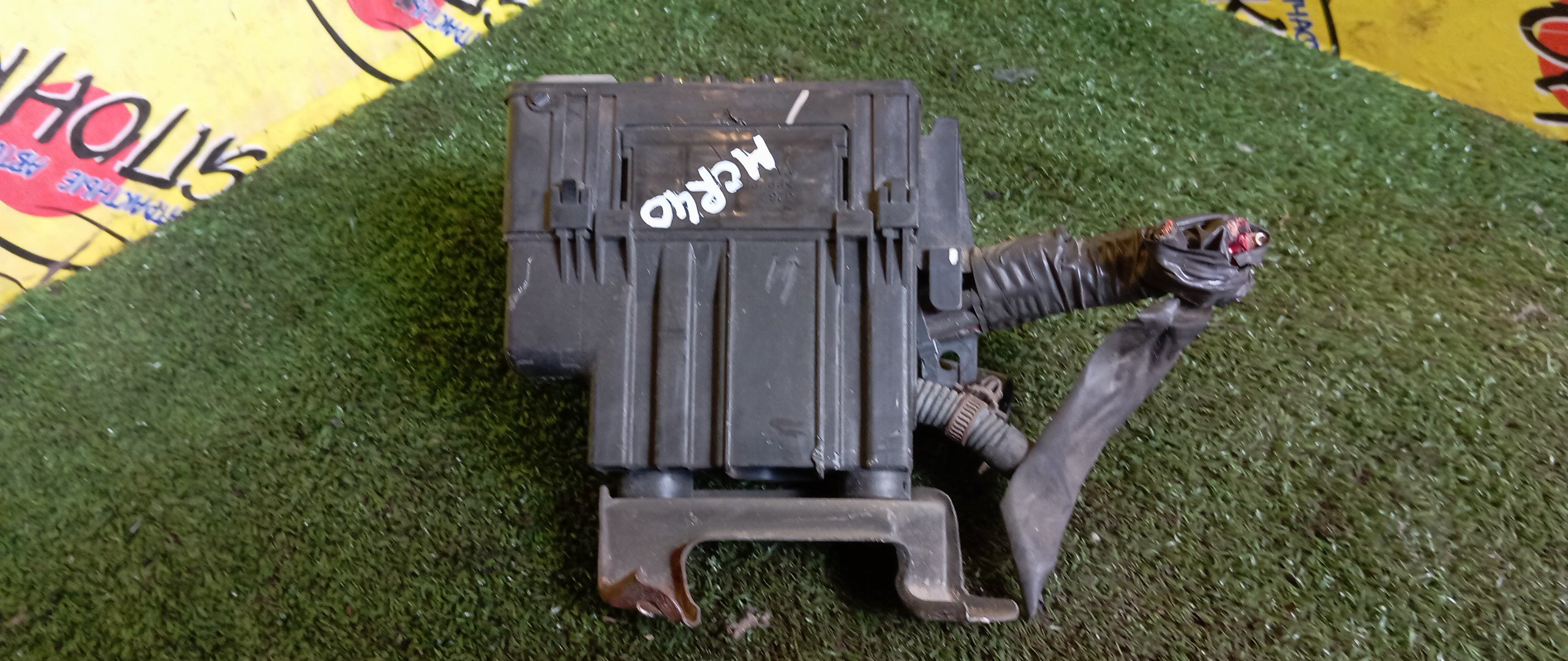 БЛОК ПРЕДОХРАНИТЕЛЕЙ ПОД КАПОТ/TOY/ESTIMA/ACR30/ACR40/MCR30/MCR40/1MZ-FE VVTI/2AZ-FE/БОЛЬШОЙ/БЕЗ КРЫШКИ