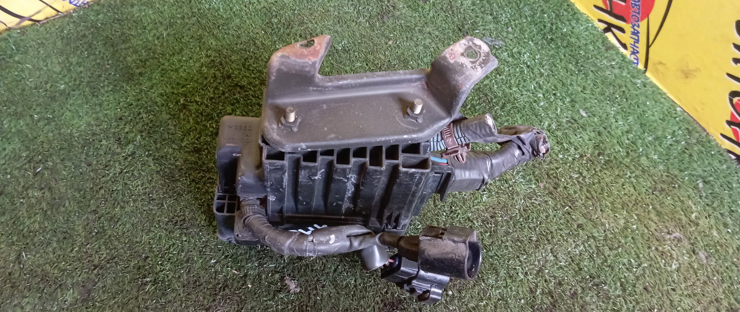 БЛОК ПРЕДОХРАНИТЕЛЕЙ ПОД КАПОТ/TOY/ESTIMA/ACR30/ACR40/MCR30/MCR40/1MZ-FE VVTI/2AZ-FE/БОЛЬШОЙ/БЕЗ КРЫШКИ