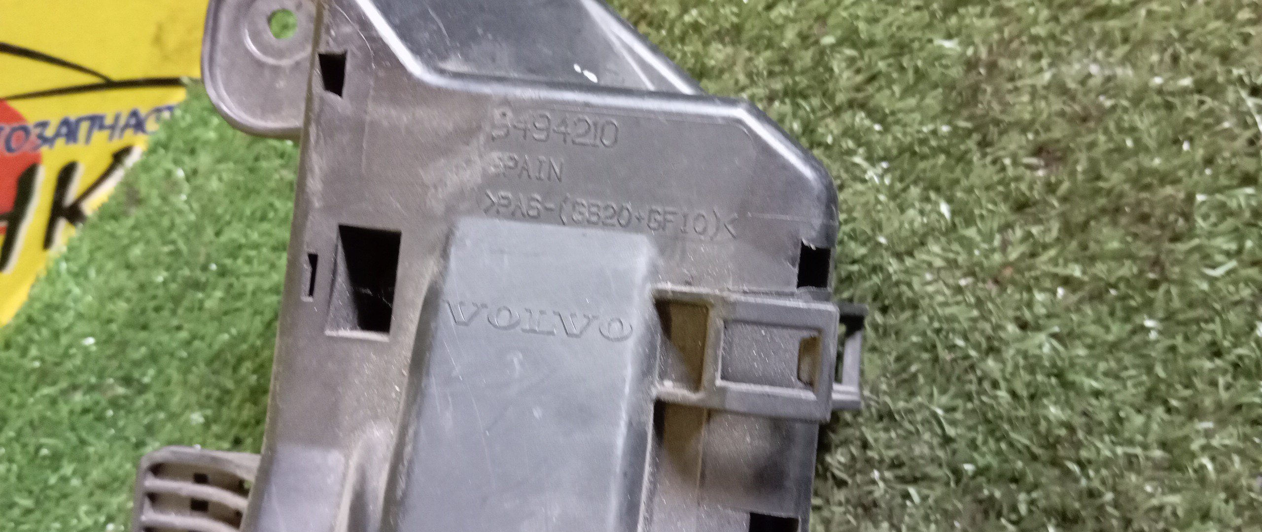 БЛОК ПРЕДОХРАНИТЕЛЕЙ ПОД КАПОТ/VOL/S60/B5244S