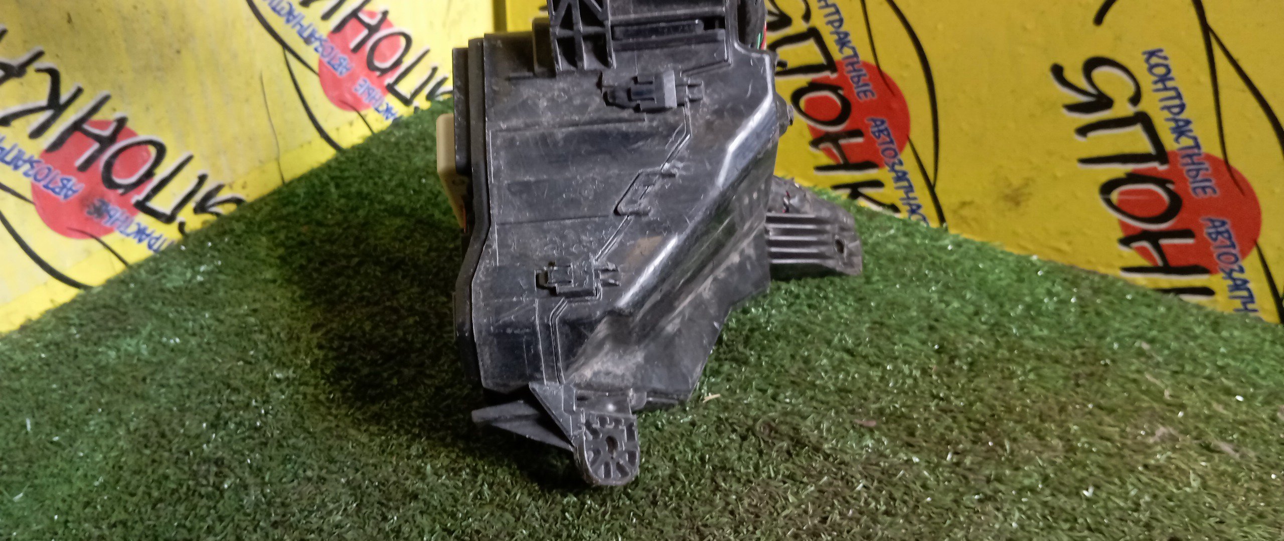 БЛОК ПРЕДОХРАНИТЕЛЕЙ ПОД КАПОТ/TOY/VITZ/1NR/NCP130/БОЛЬШОЙ