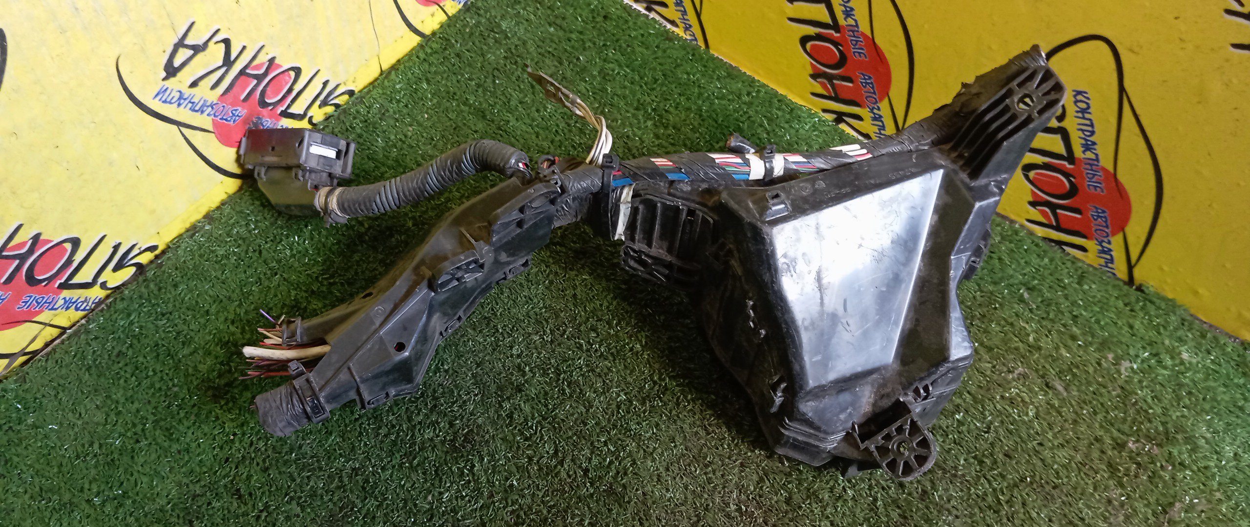 БЛОК ПРЕДОХРАНИТЕЛЕЙ ПОД КАПОТ/TOY/VITZ/1NR/NCP130/БОЛЬШОЙ