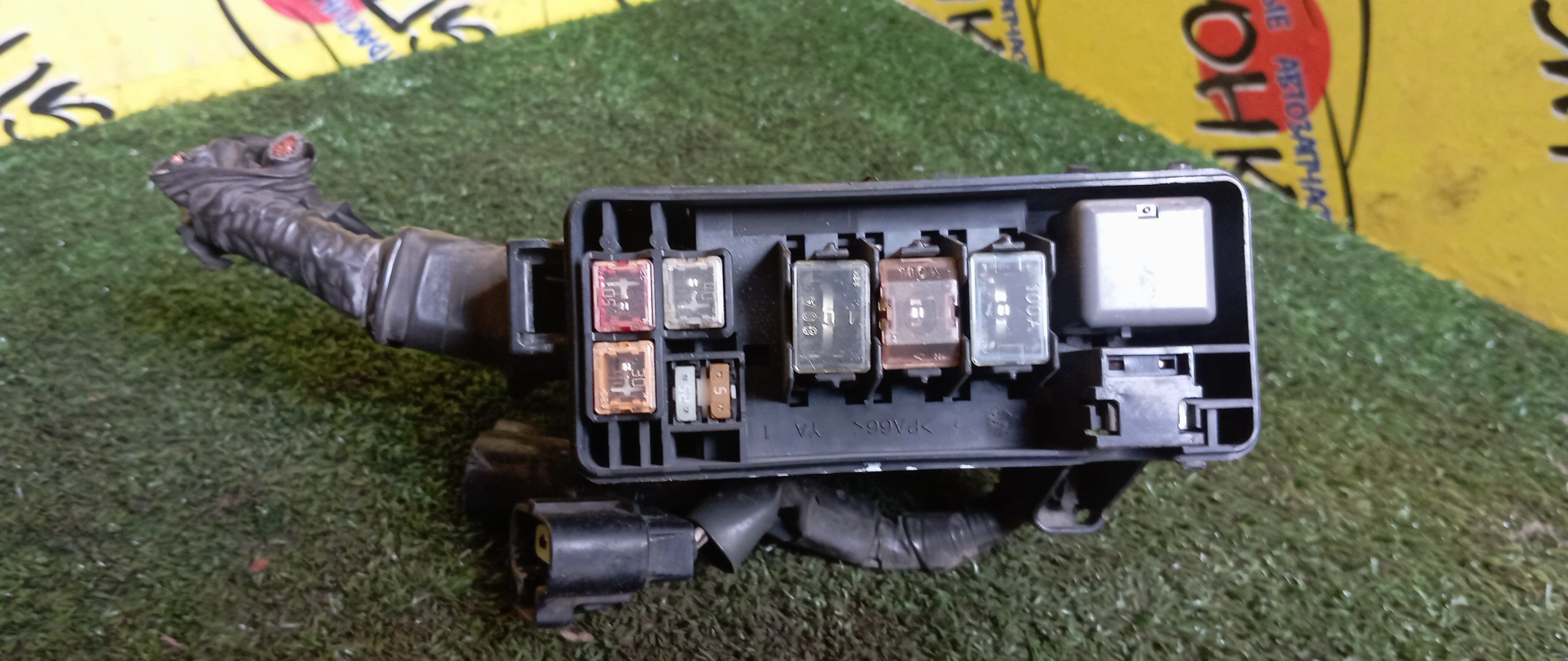 БЛОК ПРЕДОХРАНИТЕЛЕЙ ПОД КАПОТ/TOY/ESTIMA/ACR30/ACR40/MCR30/MCR40/1MZ-FE VVTI/2AZ-FE/БОЛЬШОЙ/БЕЗ КРЫШКИ