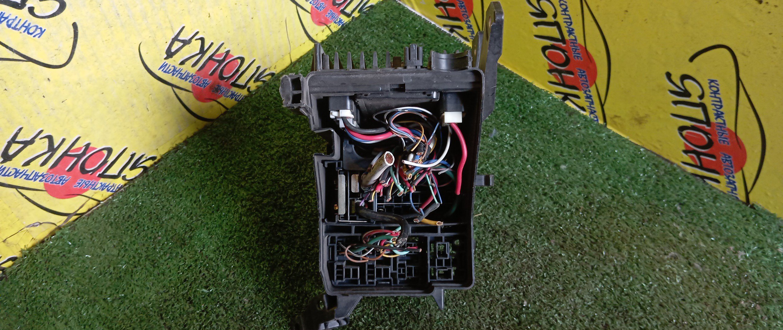 БЛОК ПРЕДОХРАНИТЕЛЕЙ ПОД КАПОТ/TOY/HARRIER/MCU30/БОЛЬШОЙ