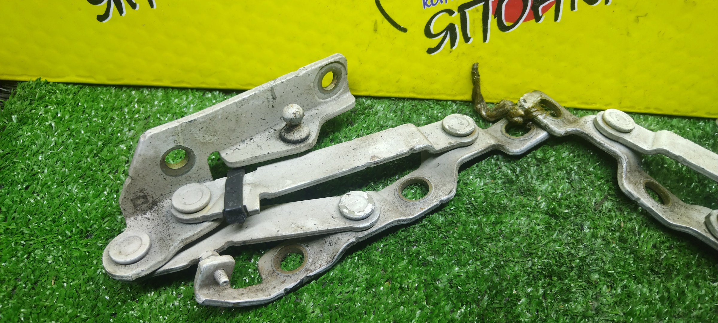 ПЕТЛЯ КРЫШКИ БАГАЖНИКА/NIS/SKYLINE/HV35/NV35/V35/КОМПЛЕКТ 2ШТ./84400AL500/84401AL500