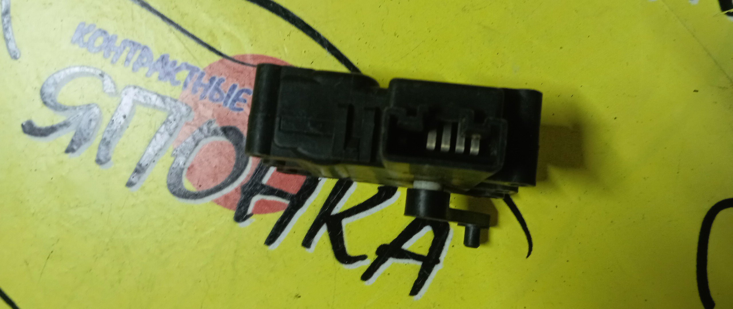 СЕРВОПРИВОД ЗАСЛОНОК ПЕЧКИ/MAZ/DEMIO/DY3W/6228V/РАЗЪЁМ СВЕРХУ/5 КОНТАКТОВ