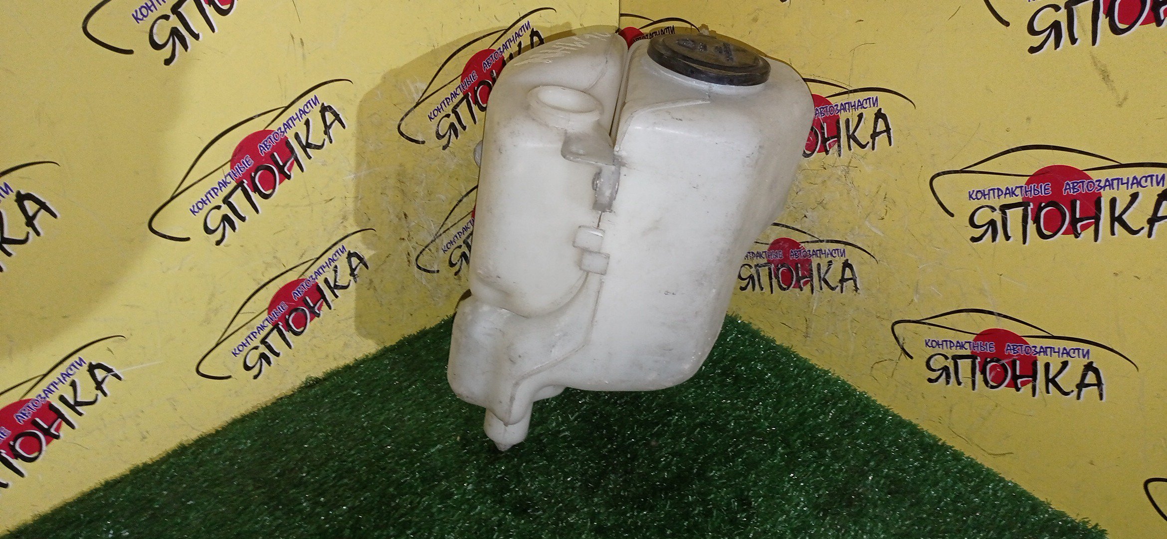 БАЧОК ОМЫВАТЕЛЯ СТЕКОЛ/TOY/PRIUS/NHW10