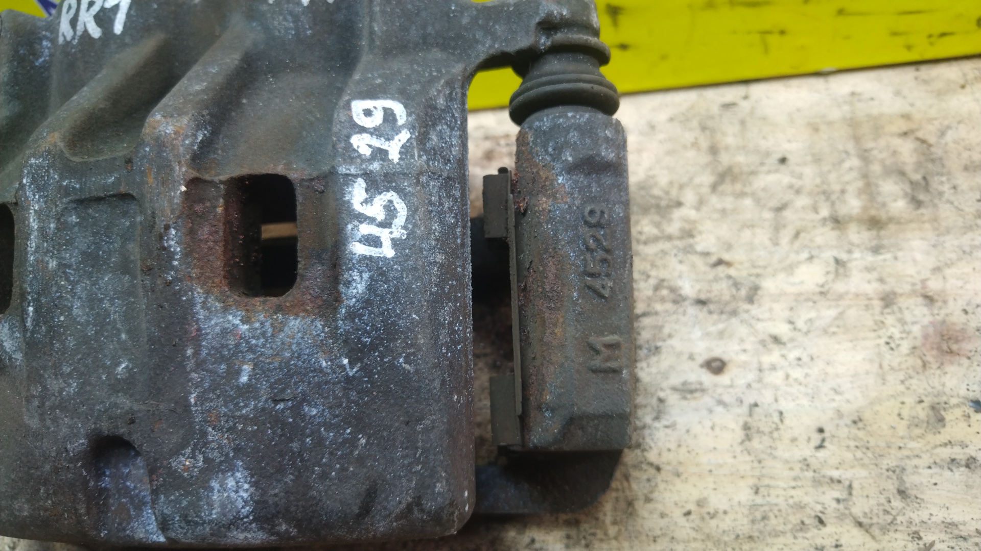 СУППОРТ/HON/ACURA ELYSION/MDX/RR1/RR2/RR3/RR4/RR5/RR6/YD1/2WD/4WD/4529 2 ПОРШНЯ/F/R