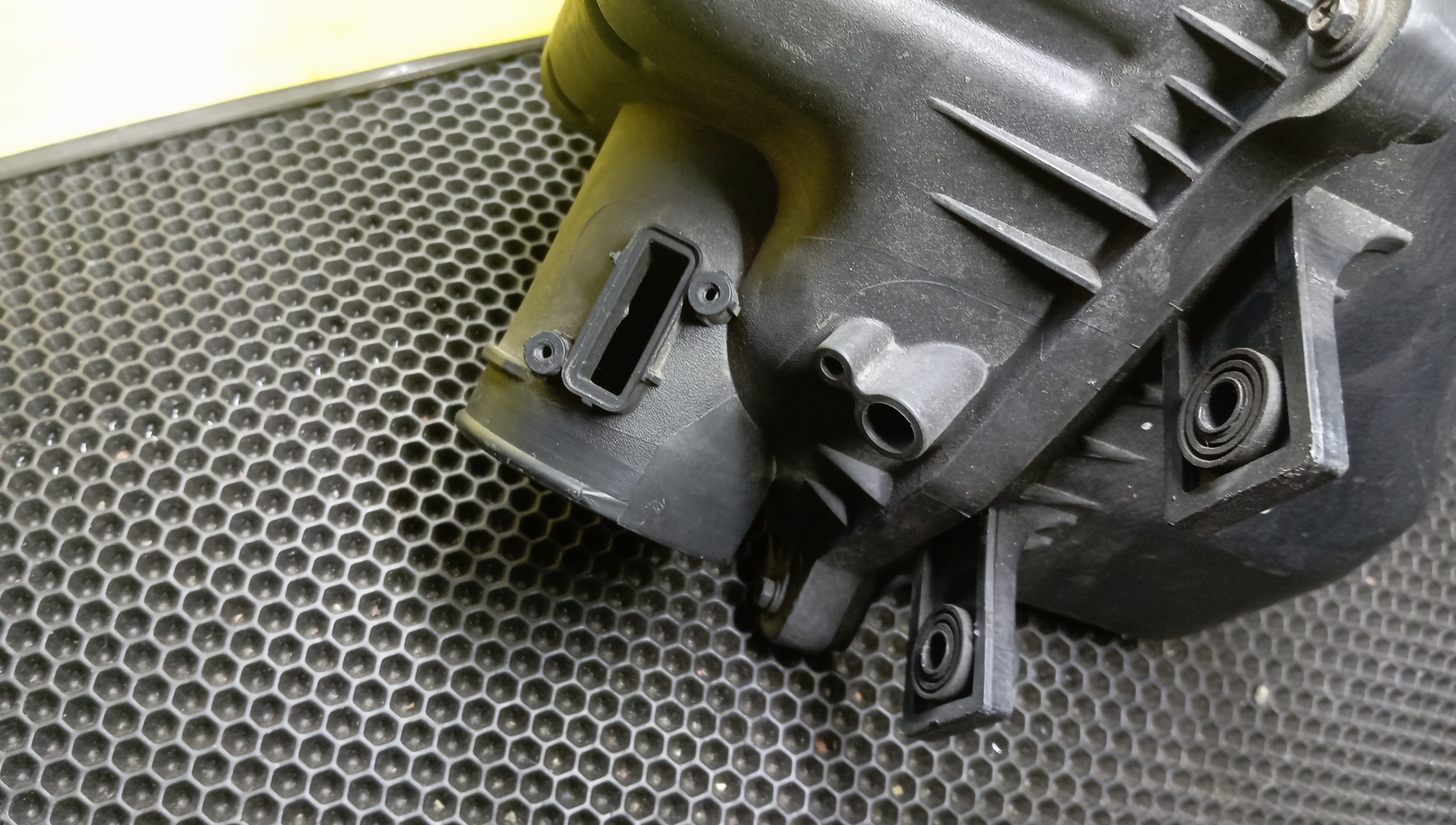 КОРПУС ВОЗДУШНОГО ФИЛЬТРА/CHEVR/CAPTIVA/C140/LE9