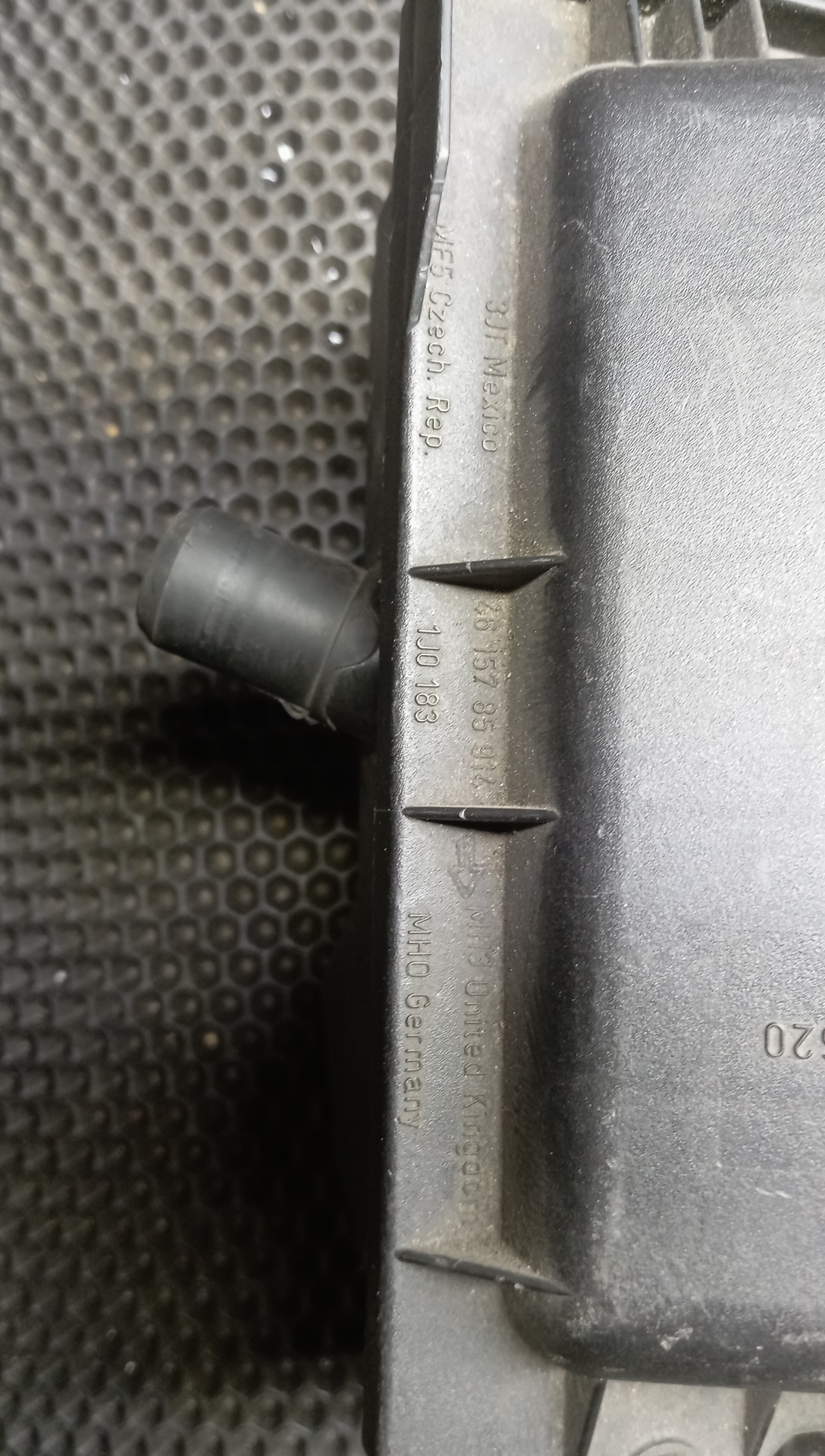 КОРПУС ВОЗДУШНОГО ФИЛЬТРА/VW/AUDI/SKODA/SEAT A3/BORA/GOLF/LEON/NEW BEETLE/OCTAVIA/TOLEDO/1C1/1E7/1J1/1J2/1J5/1J6/1K1/1K5/1M1/1M2/1U2/1U5/1Y7/8L1/8P1/8P7/8PA/9B1/9C1/MK4/MK5