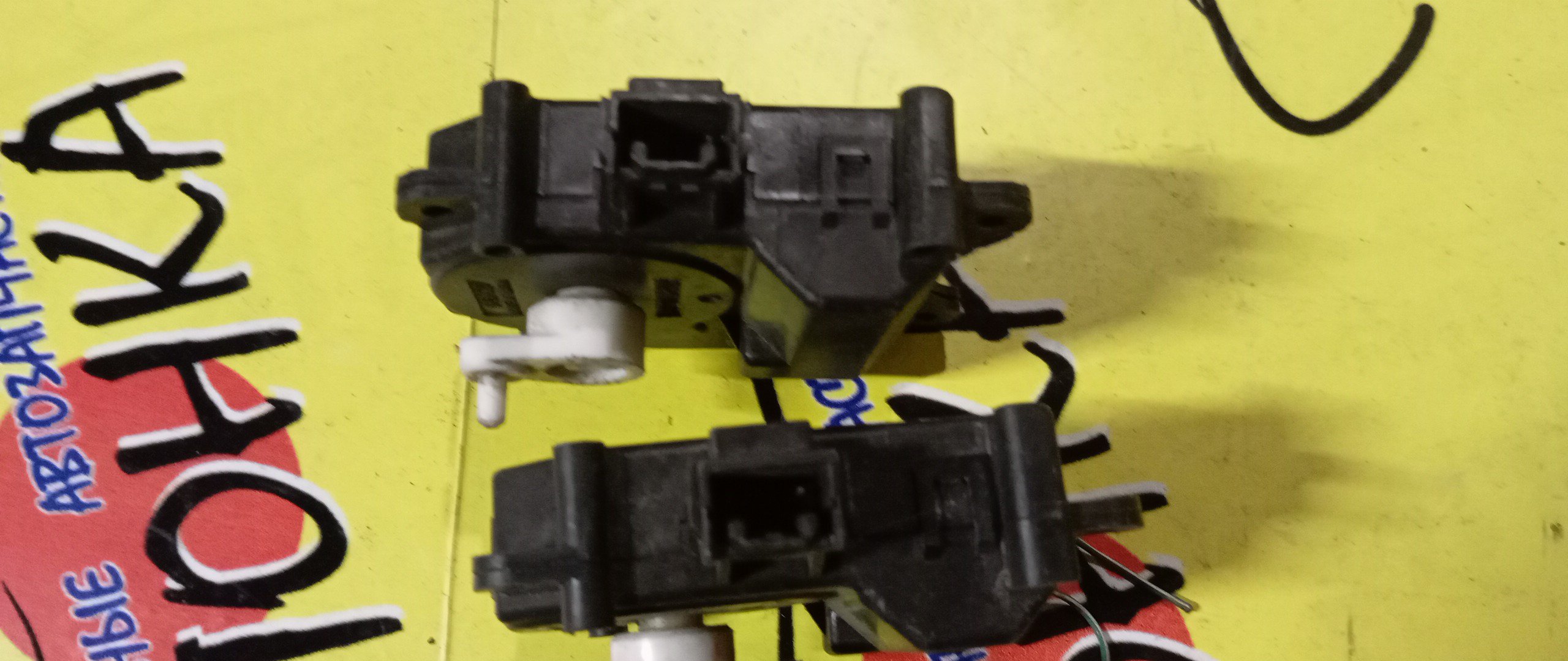 СЕРВОПРИВОД ЗАСЛОНОК ПЕЧКИ/TOY/FIELDER/RAV4/AURIS/VITZ/WISH/CAMRY/ALLION/PRIUS/NZE141/ACA20/NZE151/NCP90/ZRT260/ZGE20/ZRR70/ACV40/ZVW30/063700-8330